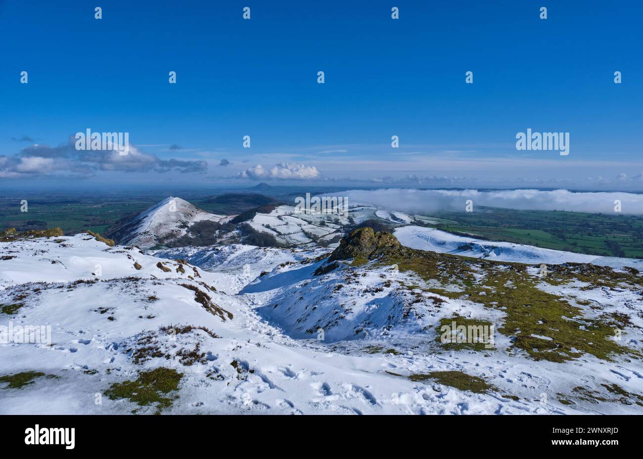 Neige sur le Lawley, Hoar Edge, et Yell Bank, vu d'un Caer Caradoc enneigé, Church Stretton, Shropshire Banque D'Images