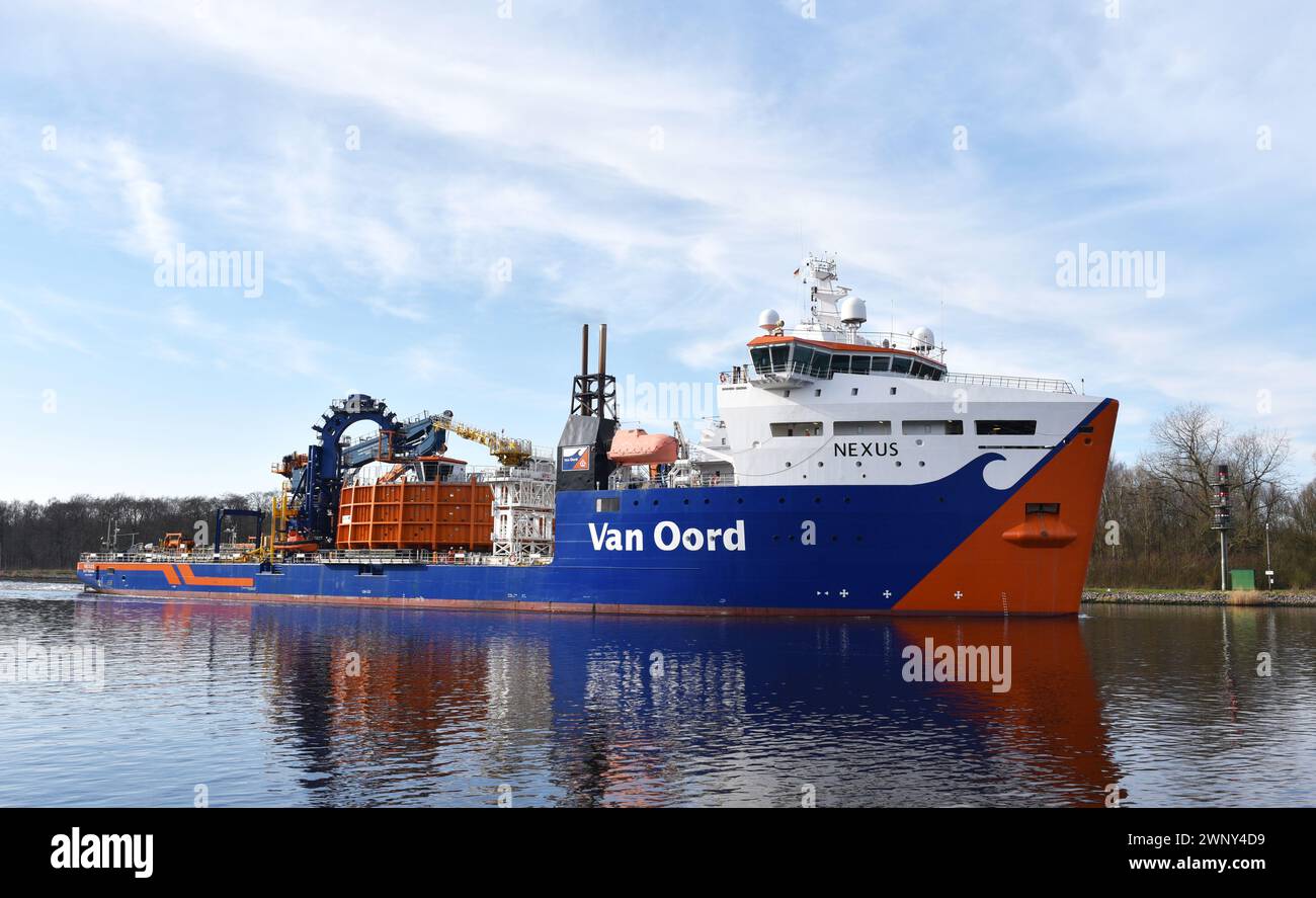 Le transporteur de câble Nexus traverse le canal de Kiel Banque D'Images