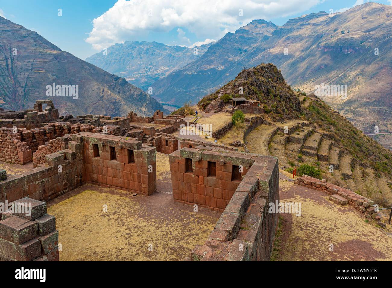 Ruines inca de Pisac en été, Cusco, Pérou. Banque D'Images