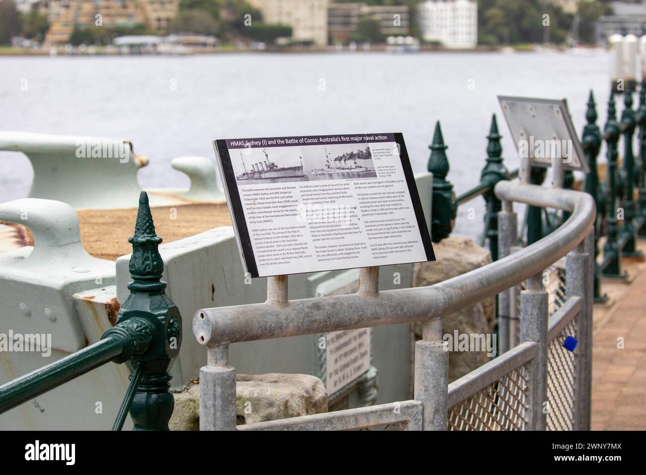 Bataille de Cocos australie première grande action navale croiseur de guerre HMAS Sydney, panneau d'information à Milsons point à Sydney Banque D'Images