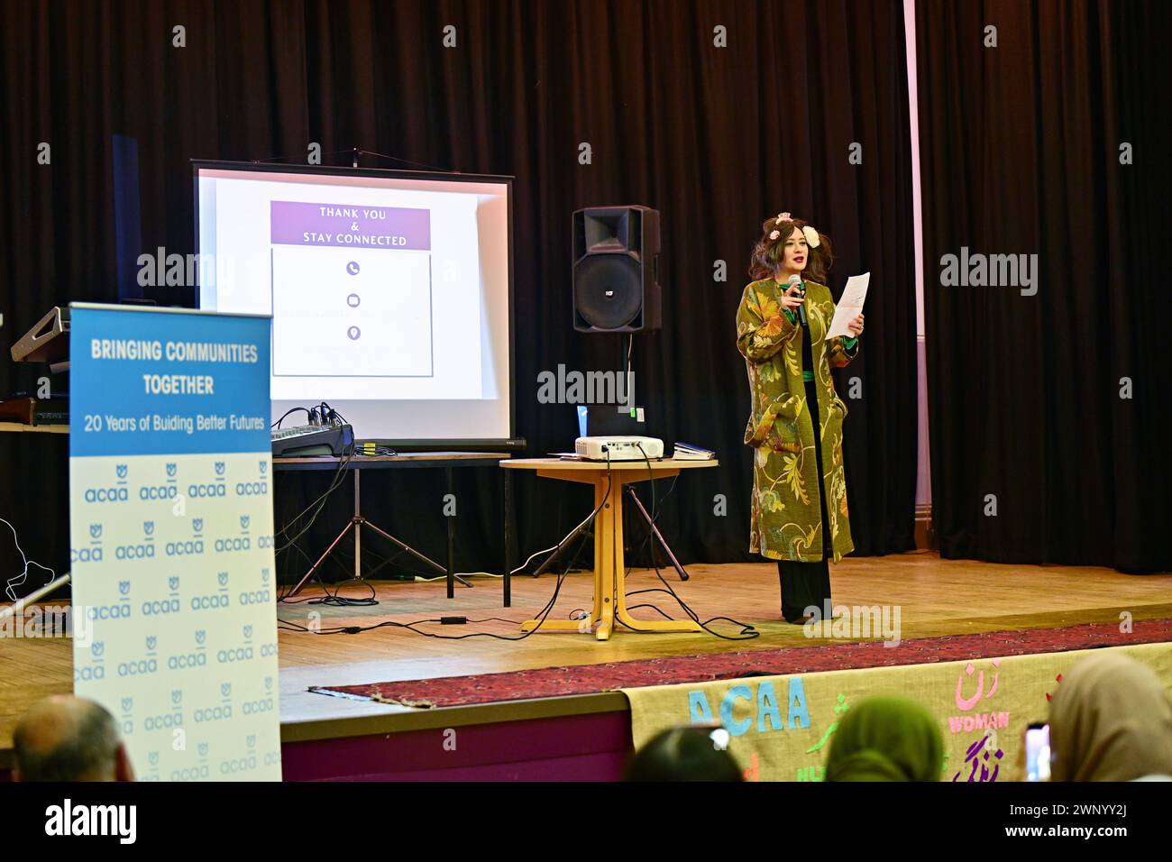 Hôtel de ville de Chiswick, Londres, Royaume-Uni. 4 mars 2024 : récitation de poésie par Ziba Karbassi Hounslow à l'Association de l'Afghanistan et de l'Asie centrale (ACAA) organise une Journée internationale de la femme 2024 intitulée femmes : identité, intégration et inclusion. L'événement international des femmes de cette année est axé sur « Inspiring inclusion », un événement culturel qui célèbre les forces et les réalisations des femmes migrantes. Crédit : Voir Li/Picture Capital/Alamy Live News Banque D'Images
