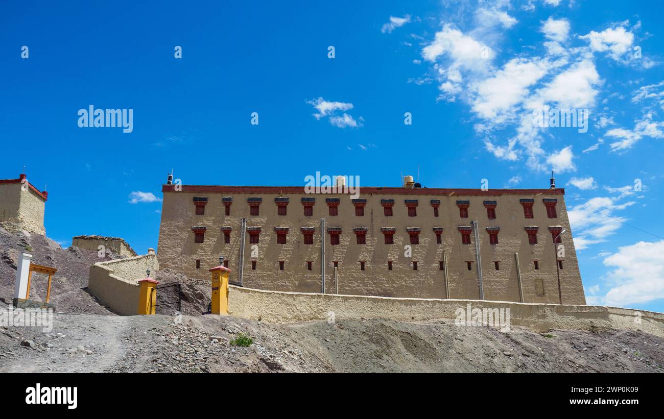 Ancien bâtiment du monastère Stok Gompa, situé à environ 15 km au sud de la ville de Leh. Banque D'Images