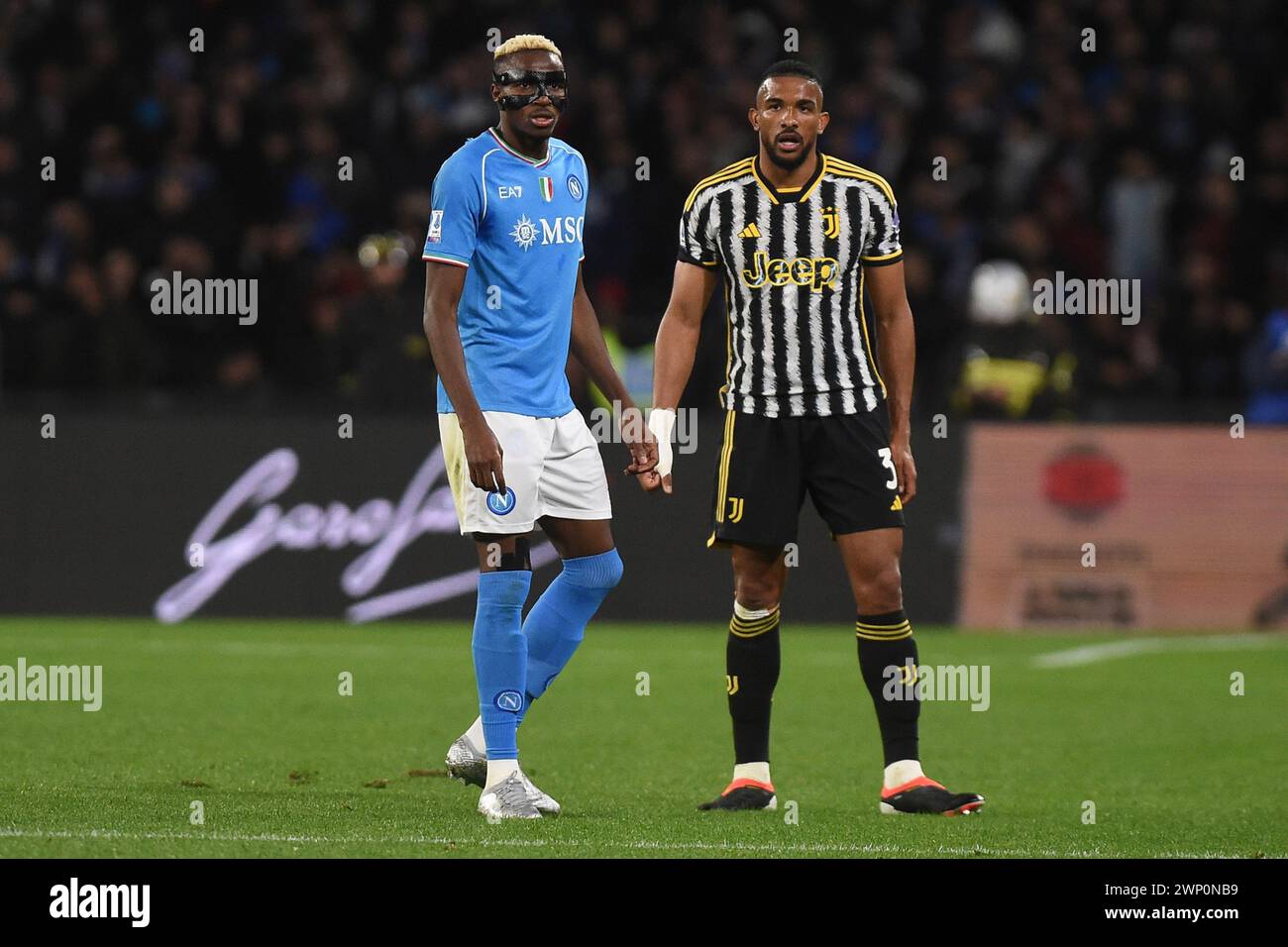 Naples, Italie. 3 mars 2024. Bremer de la Juventus et Victor Osimhen de la SSC Napoli lors du match de Serie A entre la SSC Napoli et la Juventus FC au Stadio Banque D'Images