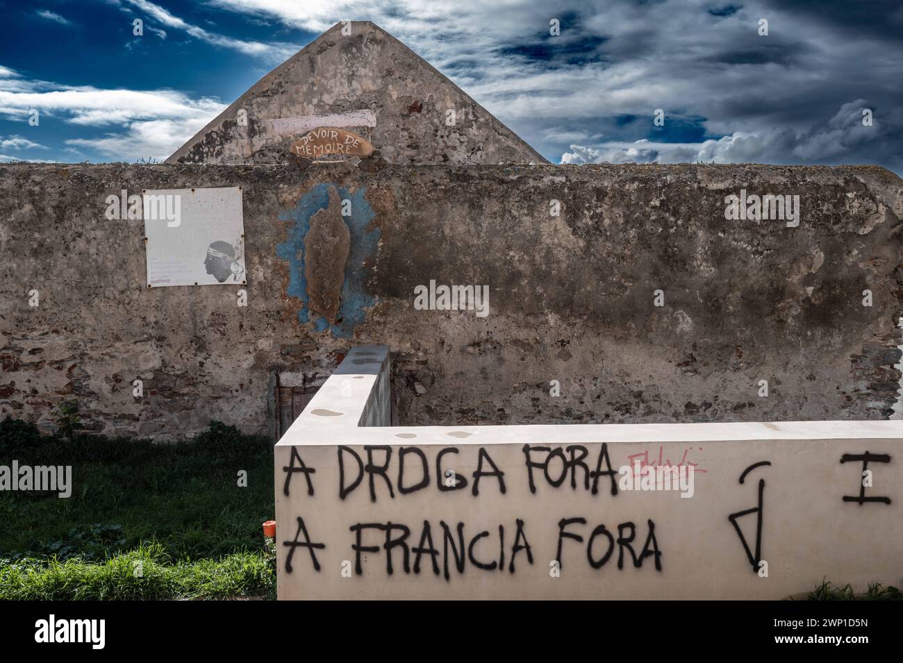 Bastia, France. 04 mars 2024. Des graffitis indépendantistes recouvrent les murs le 4 mars 2024 à Bastia, Corse, France. Le nationalisme Corse est le concept d'une nation cohésive de la Corse et d'une identité nationale de son peuple. Le mouvement d'autonomie Corse est issu du nationalisme Corse et plaide pour une plus grande autonomie de l'île, sinon une indépendance pure et simple de la France. Photo Shootpix/ABACAPRESS.COM crédit : Abaca Press/Alamy Live News Banque D'Images