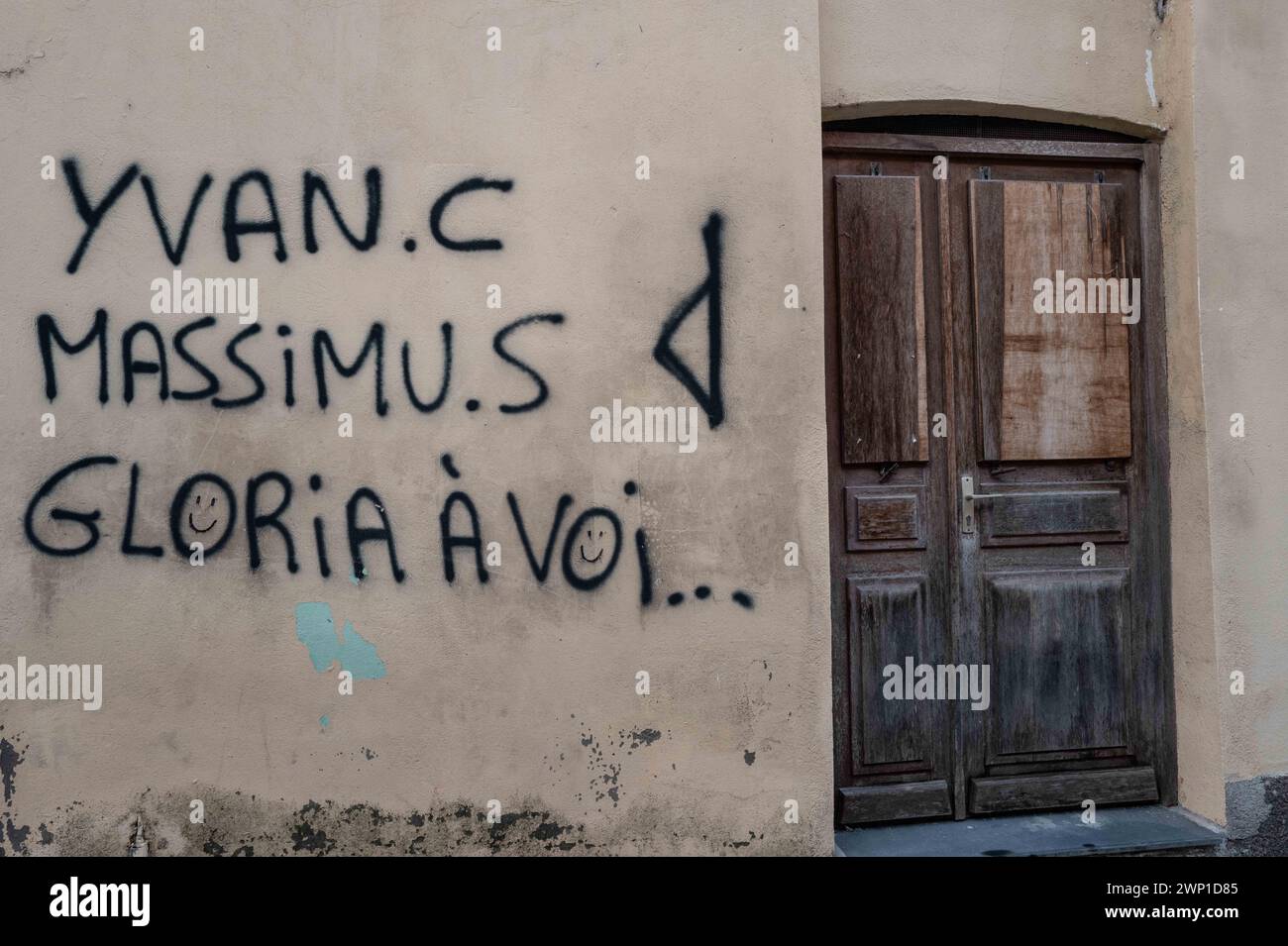 Bastia, France. 04 mars 2024. Des graffitis indépendantistes recouvrent les murs le 4 mars 2024 à Bastia, Corse, France. Le nationalisme Corse est le concept d'une nation cohésive de la Corse et d'une identité nationale de son peuple. Le mouvement d'autonomie Corse est issu du nationalisme Corse et plaide pour une plus grande autonomie de l'île, sinon une indépendance pure et simple de la France. Photo Shootpix/ABACAPRESS.COM crédit : Abaca Press/Alamy Live News Banque D'Images