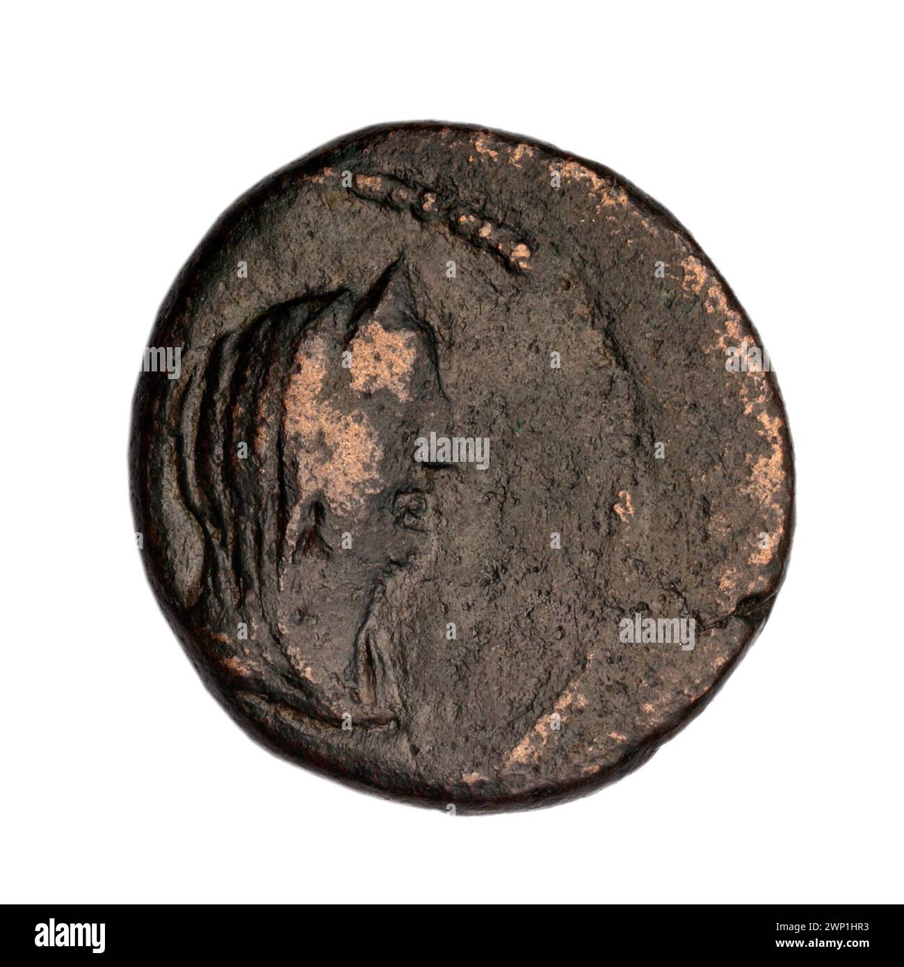 Une pièce de monnaie brune de Fanagoria, à la fin du Ier siècle av. J.-C., montrant l'iconographie d'Aphrodite et d'Aphrodite Urania. Des têtes féminines avec des diadèmes et des voiles sont représentées avec des navires, des prora et des balles. La pièce appartient à la collection Terlecki, obtenue par achat. Banque D'Images