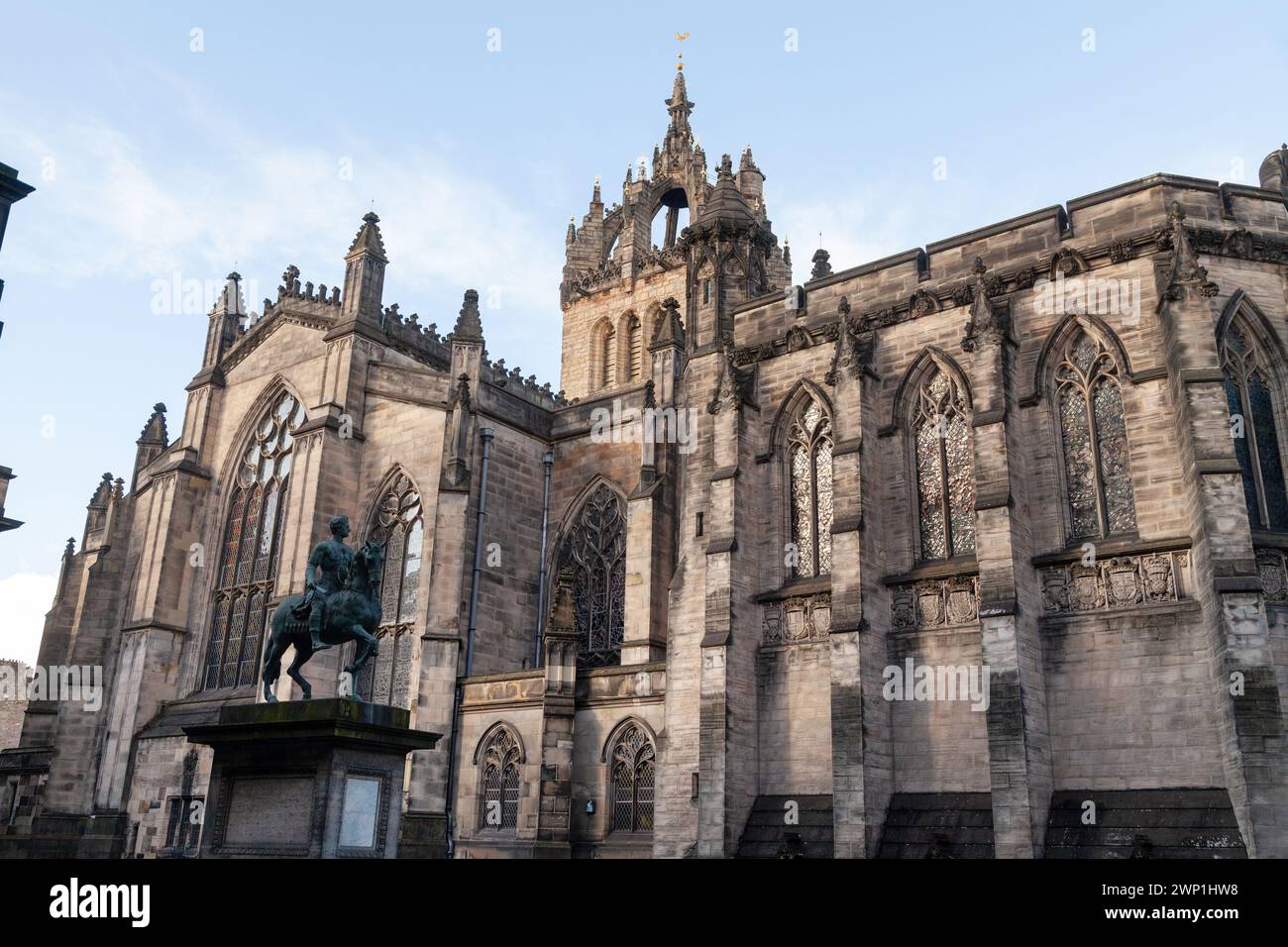 Cathédrale St Giles avec une statue de Charles II, Édimbourg, Écosse Banque D'Images