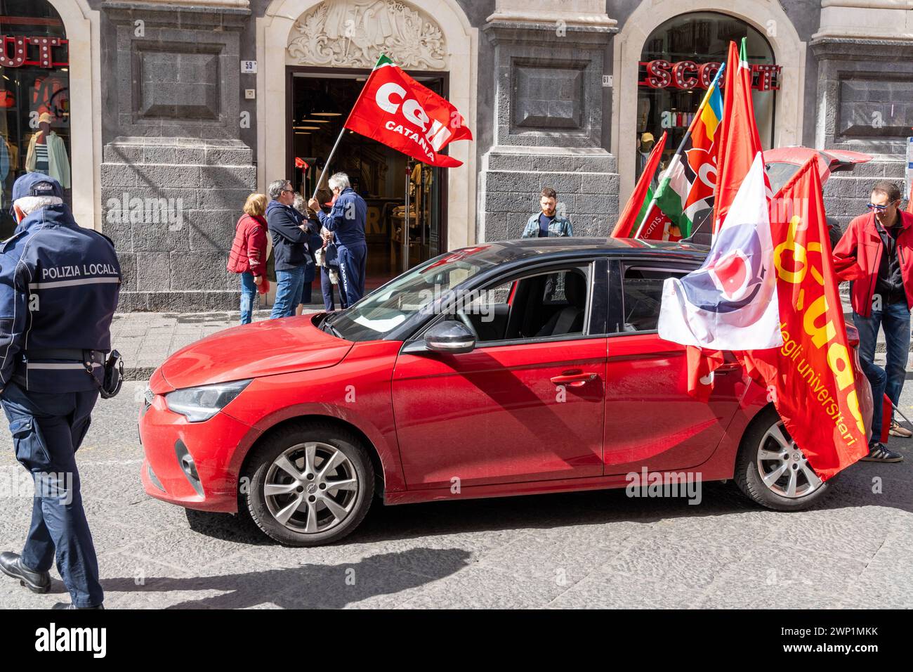 Catane, Italie - 2 mars 2024 : manifestation et manifestation dans la rue de Fillea CGIL Catane en Italie *** Protest und Demonstration auf der Straße der Fillea CGIL Catane en Italie Banque D'Images