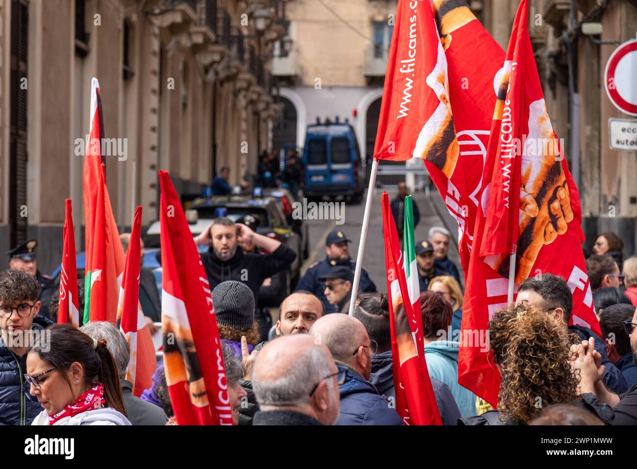 Catane, Italie - 2 mars 2024 : manifestation et manifestation dans la rue de Fillea CGIL Catane en Italie *** Protest und Demonstration auf der Straße der Fillea CGIL Catane en Italie Banque D'Images