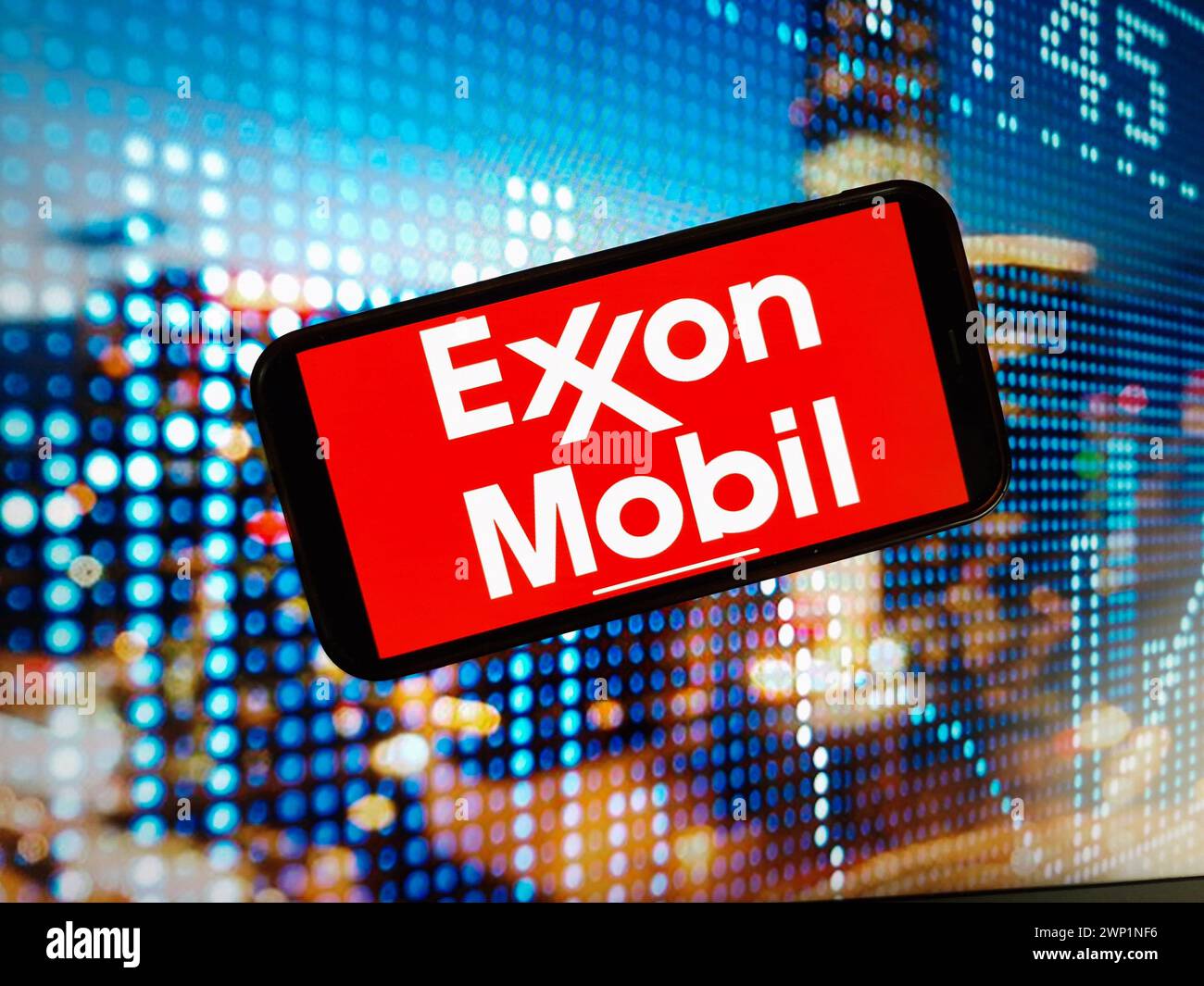 Konskie, Pologne. 03 janvier 2024. Sur cette photo, le logo ExxonMobil est affiché sur l'écran d'un smartphone. Crédit : SOPA images Limited/Alamy Live News Banque D'Images