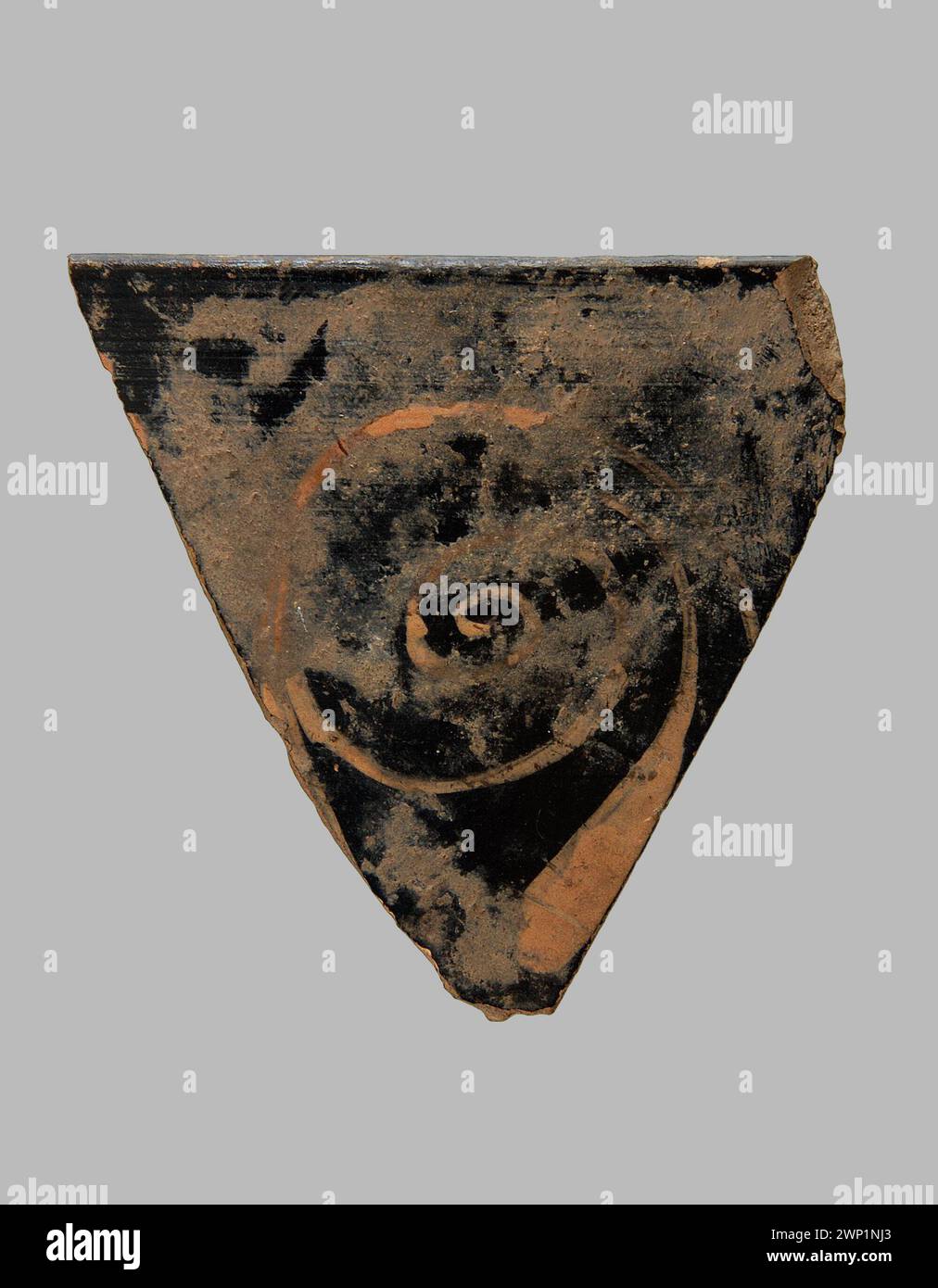 Fragment d'un skyphos décoré avec une surface en firnis peinte d'un atelier étrusque inconnu, IVe siècle après JC, faisant partie de la collection d'art antique, donation Bednarek. Banque D'Images