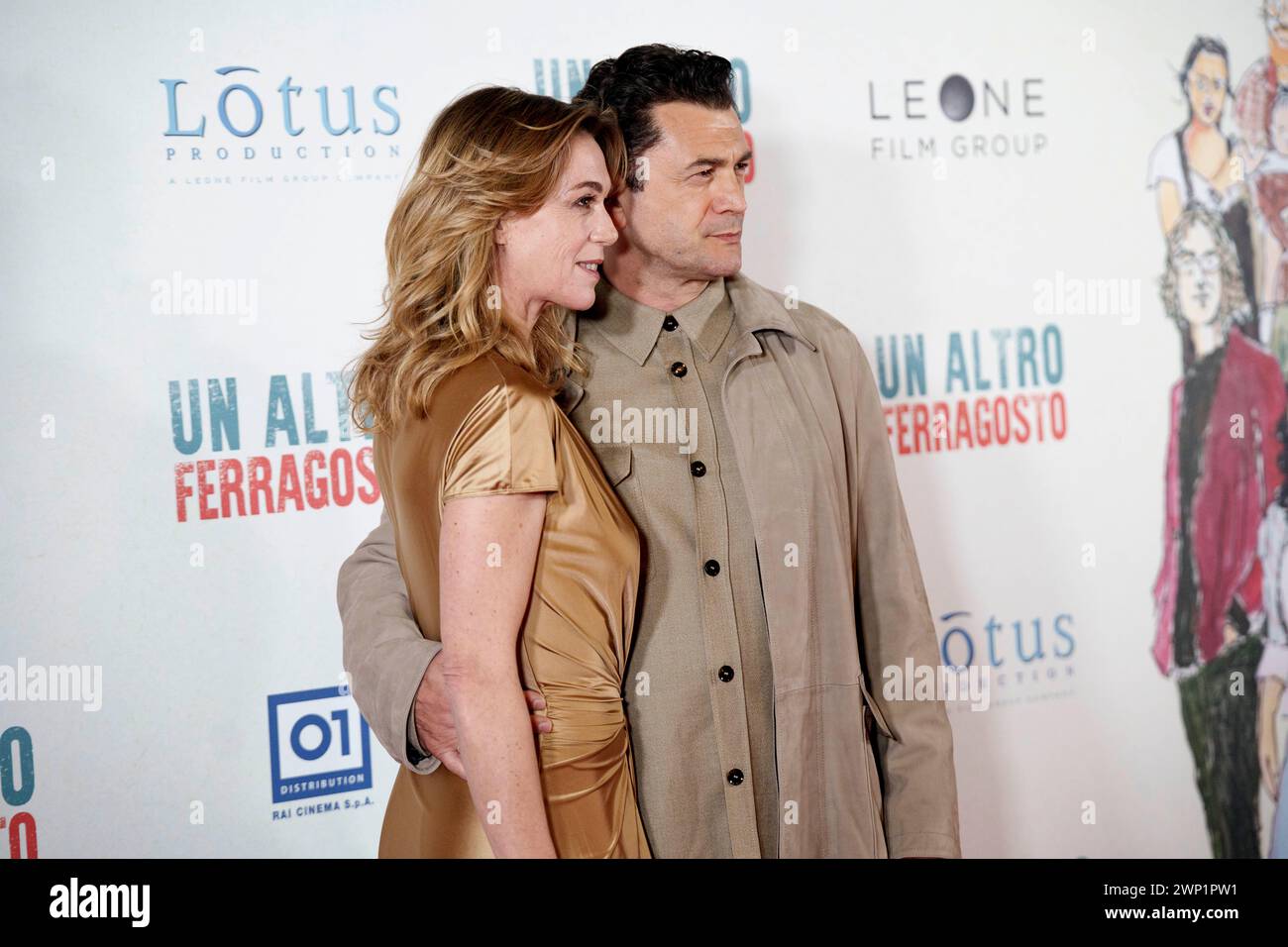 ROME, ITALIE - 04 MARS : Vinicio Marchioni et Milena Mancini assistent à la première du film 'un Altro Ferragosto' au Space Moderno Cinema on Banque D'Images