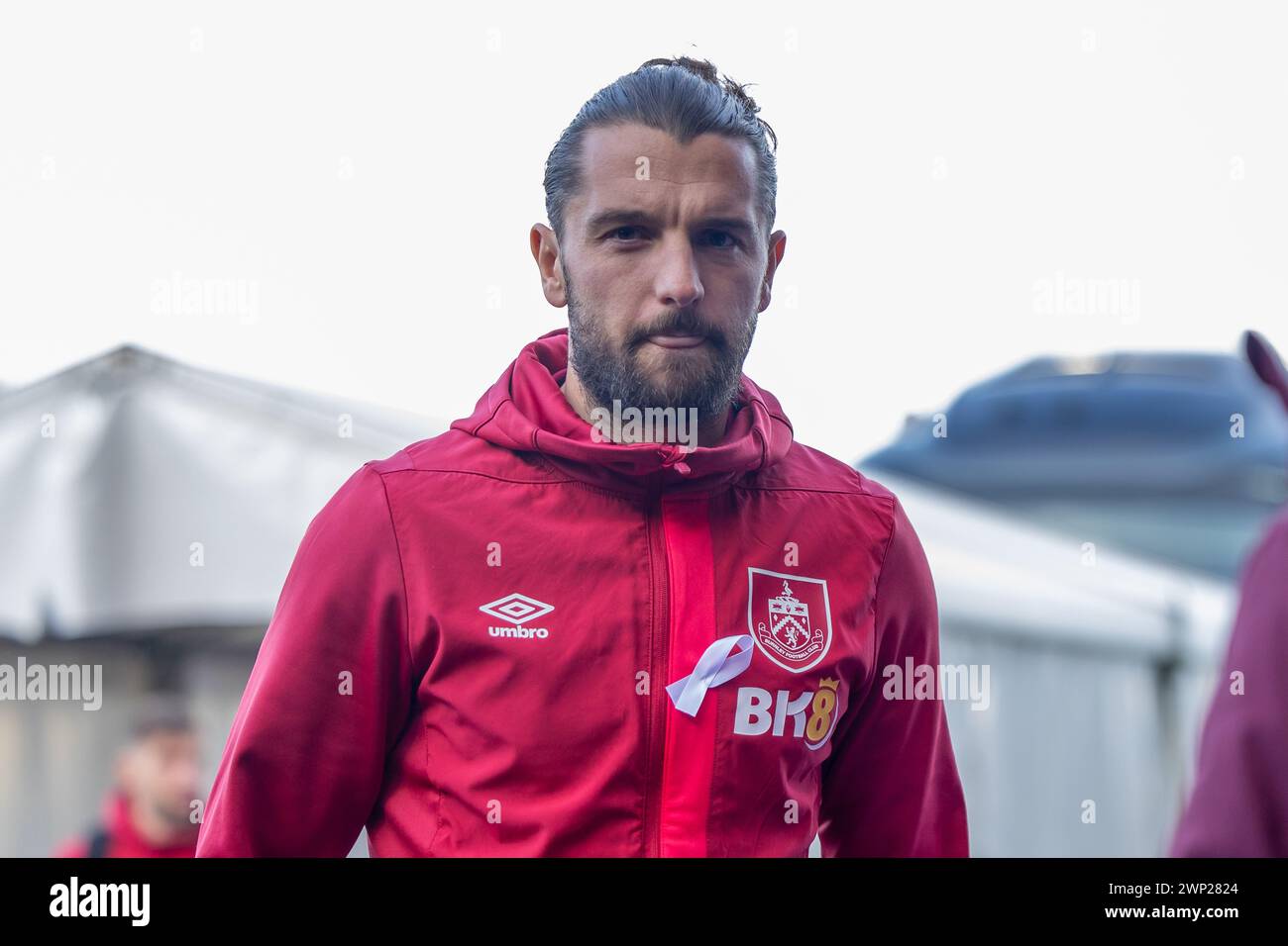 Jay Rodriguez arrive pour Burnley FC vs West Ham FC en premier League à Turf Moor, Burnley le samedi 25 novembre 2023 Banque D'Images