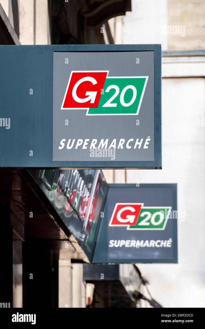 Signe et logo d'un supermarché G20. G20 est une chaîne française de dépanneurs située principalement en région parisienne Banque D'Images