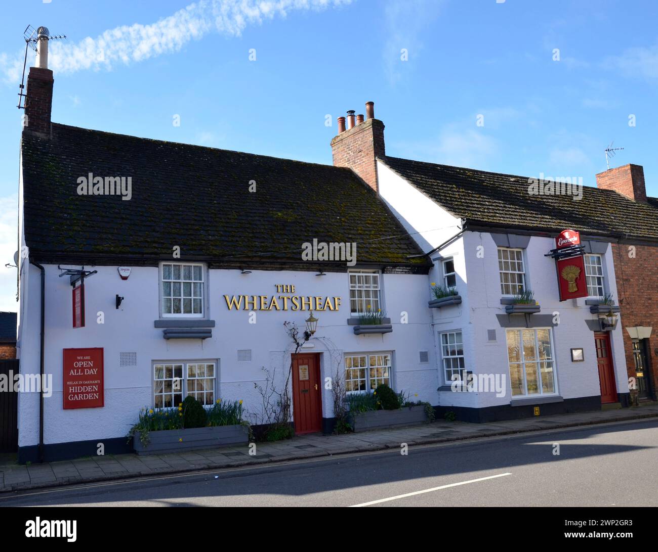 The Wheatsheaf, un pub anglais traditionnel appartenant à la brasserie Everards dans la ville d'Oakham, comté de Rutland Banque D'Images