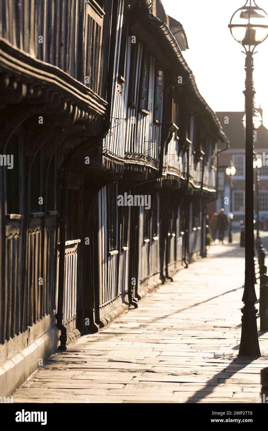 UK, Warwickshire, Stratford sur Avon, les Alms Houses et sur Church Street. Banque D'Images