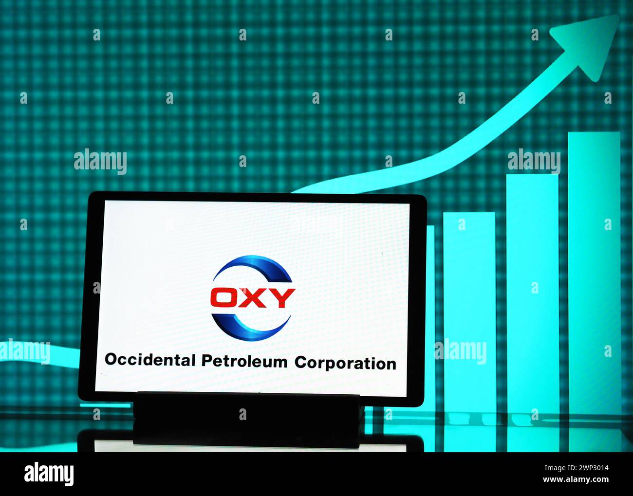 Dans cette illustration photo, le logo Occidental Petroleum Corporation est affiché sur une tablette. Banque D'Images