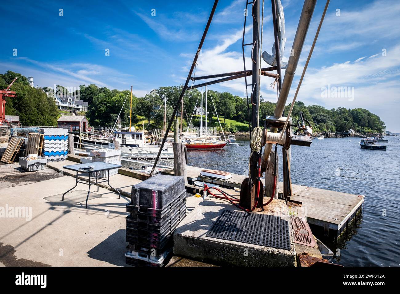 Vue du port de Rockport remplie par des voiliers à l'été, Maine, USA Banque D'Images