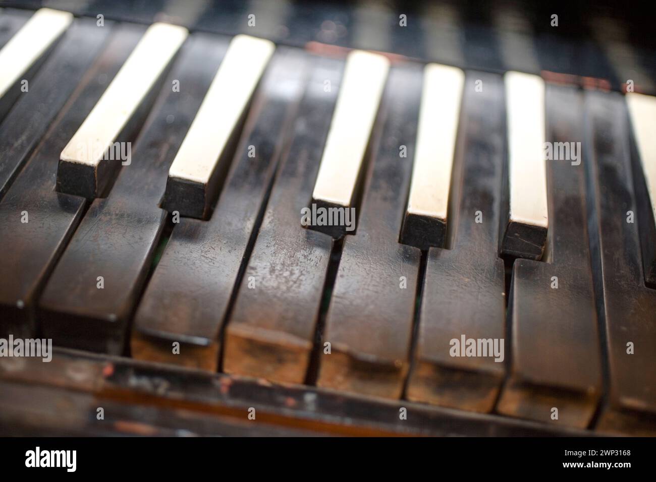 Vieux clavier de piano Banque D'Images