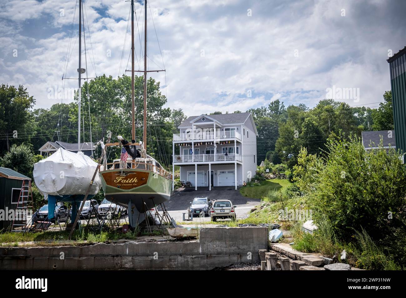 Chantier naval et port à Belfast, petite ville au nord du Maine, USA Banque D'Images