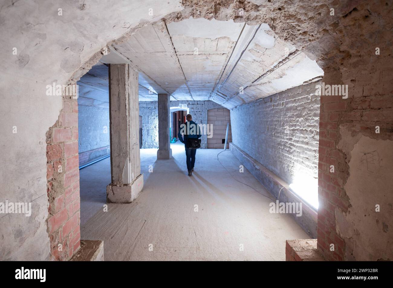 05.03.2024 Weimar : Dr Ulrike Lorenz Präsidentin der Klassik Stiftung Weimar stellt zusammen mit Vertretern der beteiligten Architekten von BRENNE Architekten Berlin und tectum Architekten Weimar das Bauvorhaben der Sanierung des UNESCO Welterbe Residenzschloss Weimar vor. Der Ostflügel des Stadtschloss wird derzeit umfassend saniert. *** 05 03 2024 Weimar Dr Ulrike Lorenz Présidente de la Klassik Stiftung Weimar avec des représentants des architectes impliqués de BRENNE Architekten Berlin et tectum Architekten Weimar présentent le projet de construction pour la rénovation de l'UNESCO Banque D'Images