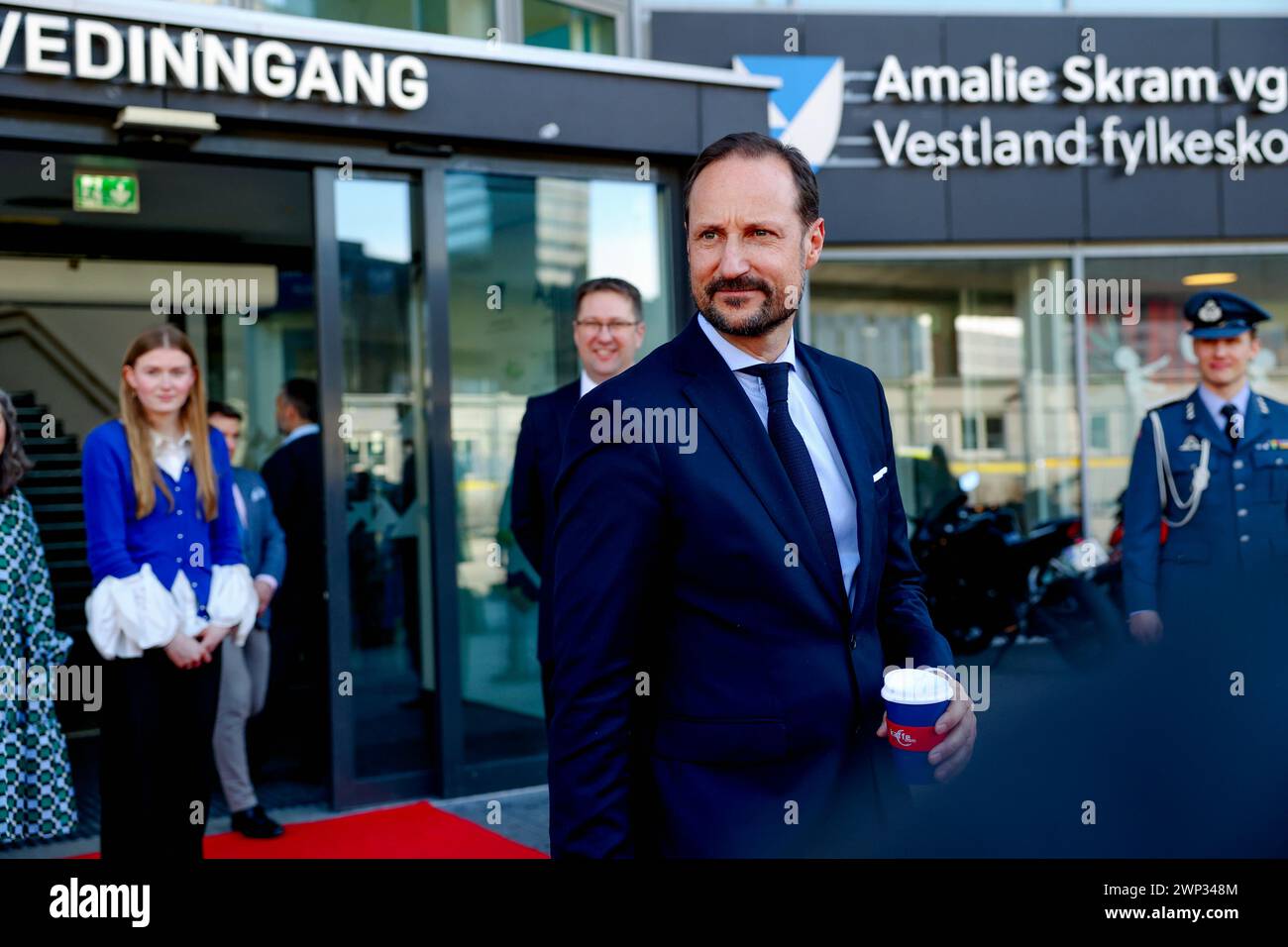 Bergen 20240305Le prince héritier norvégien Haakon visite Amalie Skram VGS à Bergen. Photo : Silje Katrine Robinson / NTB Banque D'Images