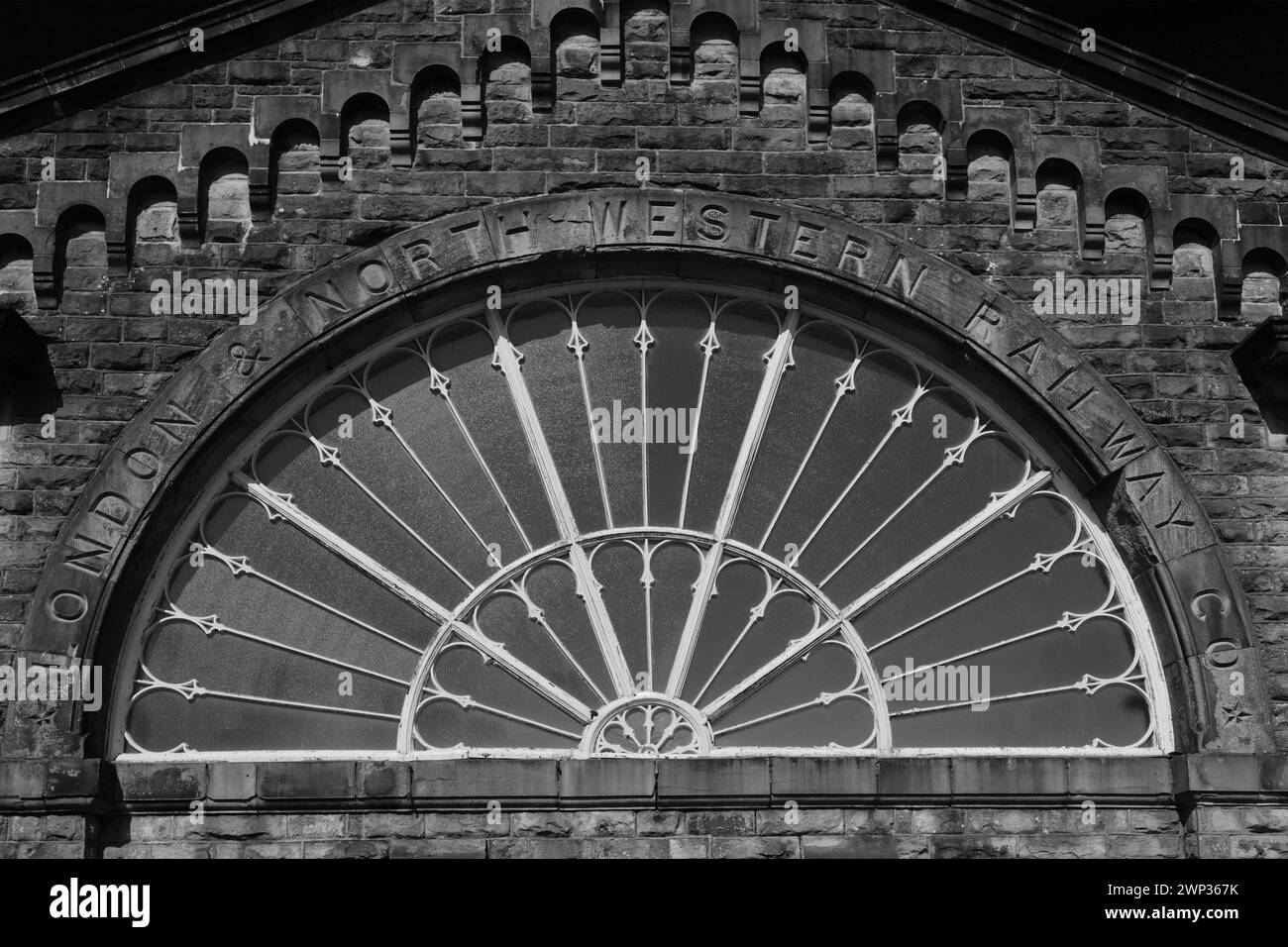 La fenêtre des ventilateurs à la gare de Buxton, Peak District National Park, Derbyshire ; Angleterre ; Royaume-Uni Banque D'Images