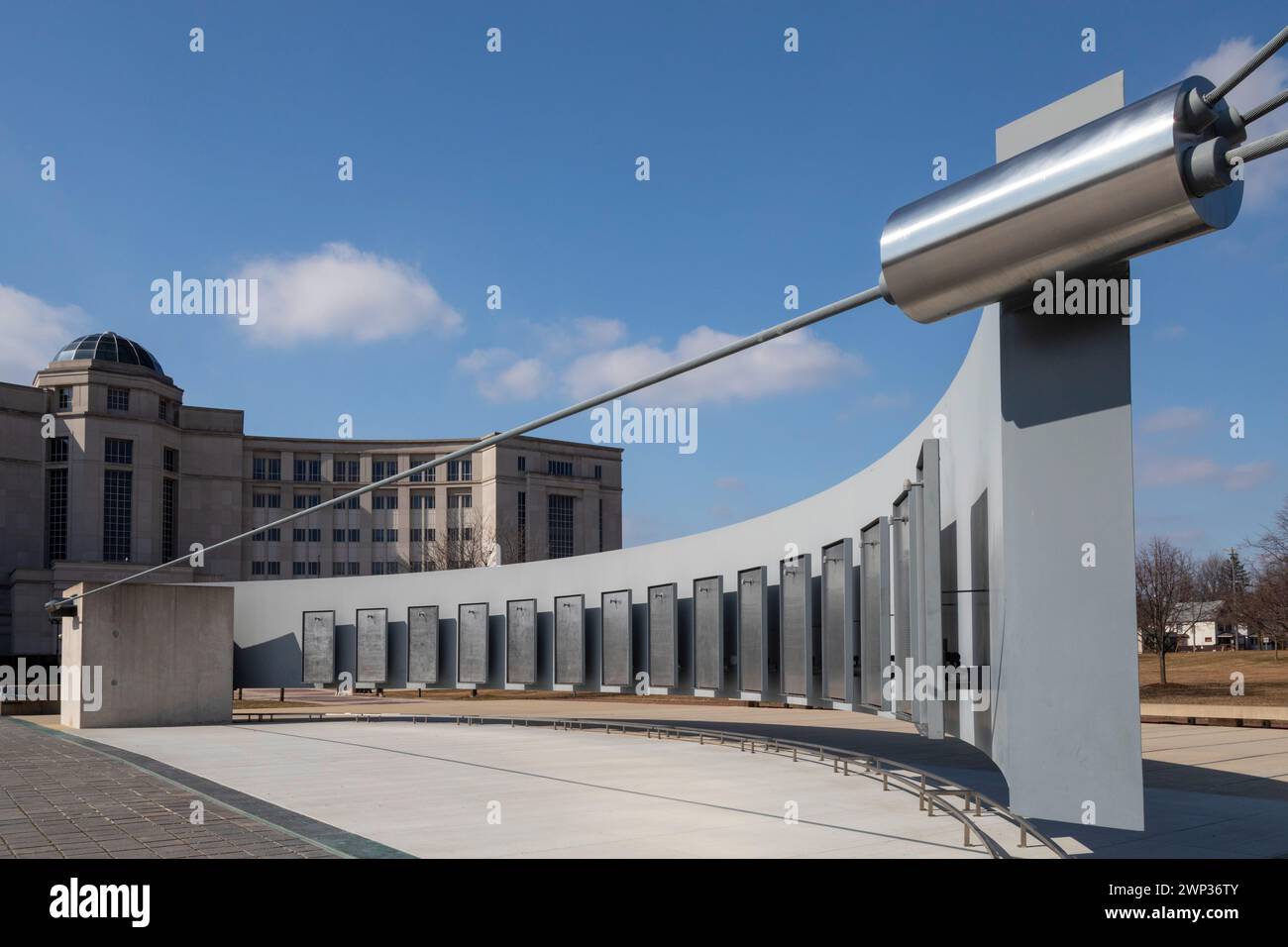 Lansing, Michigan - le Michigan Vietnam Veterans Memorial. Quelque 2 651 soldats du Michigan sont morts pendant la guerre. En arrière-plan se trouve le Michigan Hall Banque D'Images
