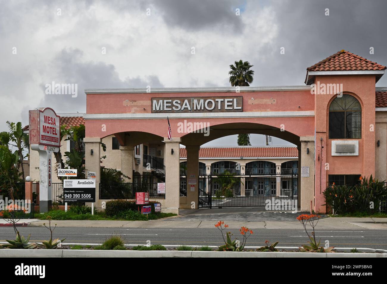 COSTA Mesa, CALIFORNIE - 25 février 2024 : The Mesa Motel, actuellement fermé, sur Harbor Boulevard. Banque D'Images
