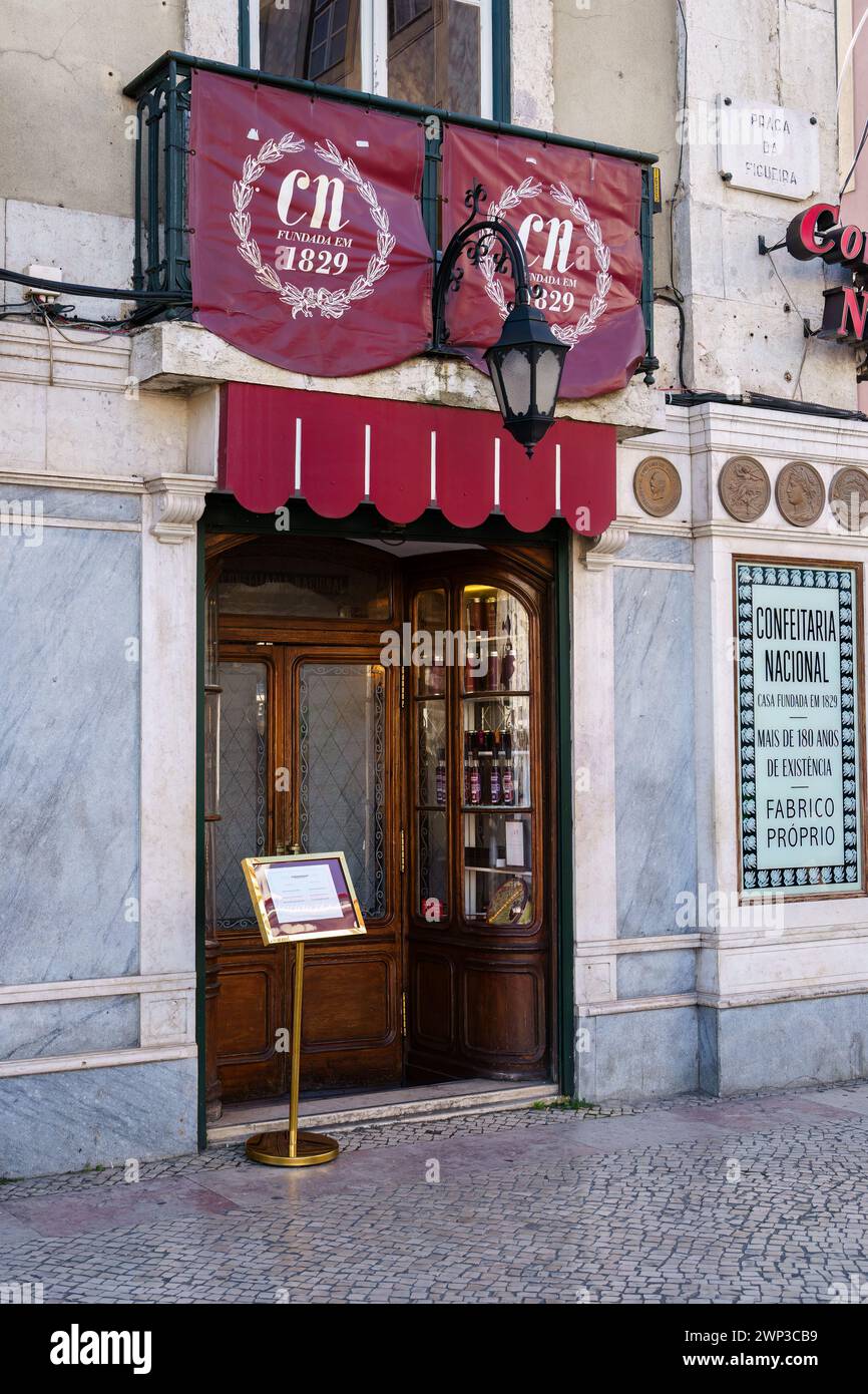 Entrée à la célèbre pâtisserie historique Confeitaria Nacional à Lisbonne, Portugal. 1er février 2024. Banque D'Images