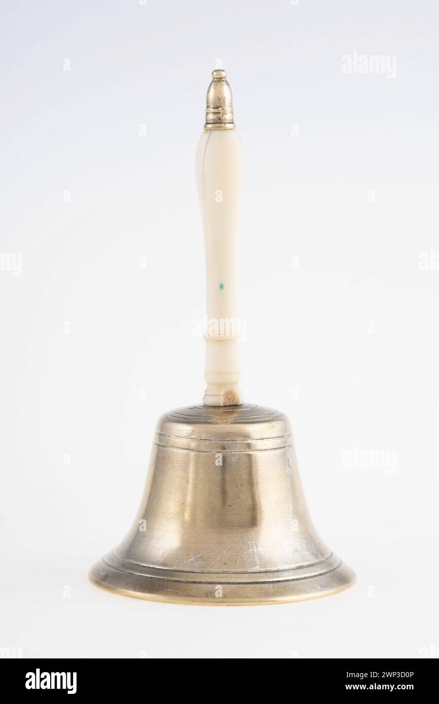 Cloche du XIXe siècle, illustrant la conception de la métallurgie et l'utilisation fonctionnelle dans la signalisation sonore au cours des années 1800 Banque D'Images