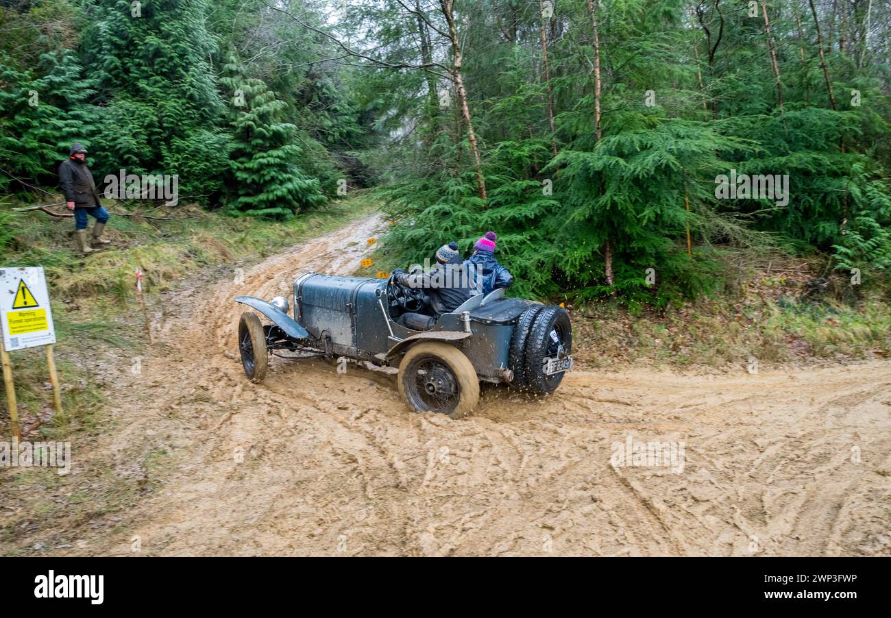 Les membres du Vintage Sports car Club (C.S.C.) qui participent aux essais annuels de John Harris Hill pour les voitures fabriquées avant W.W.2. Banque D'Images