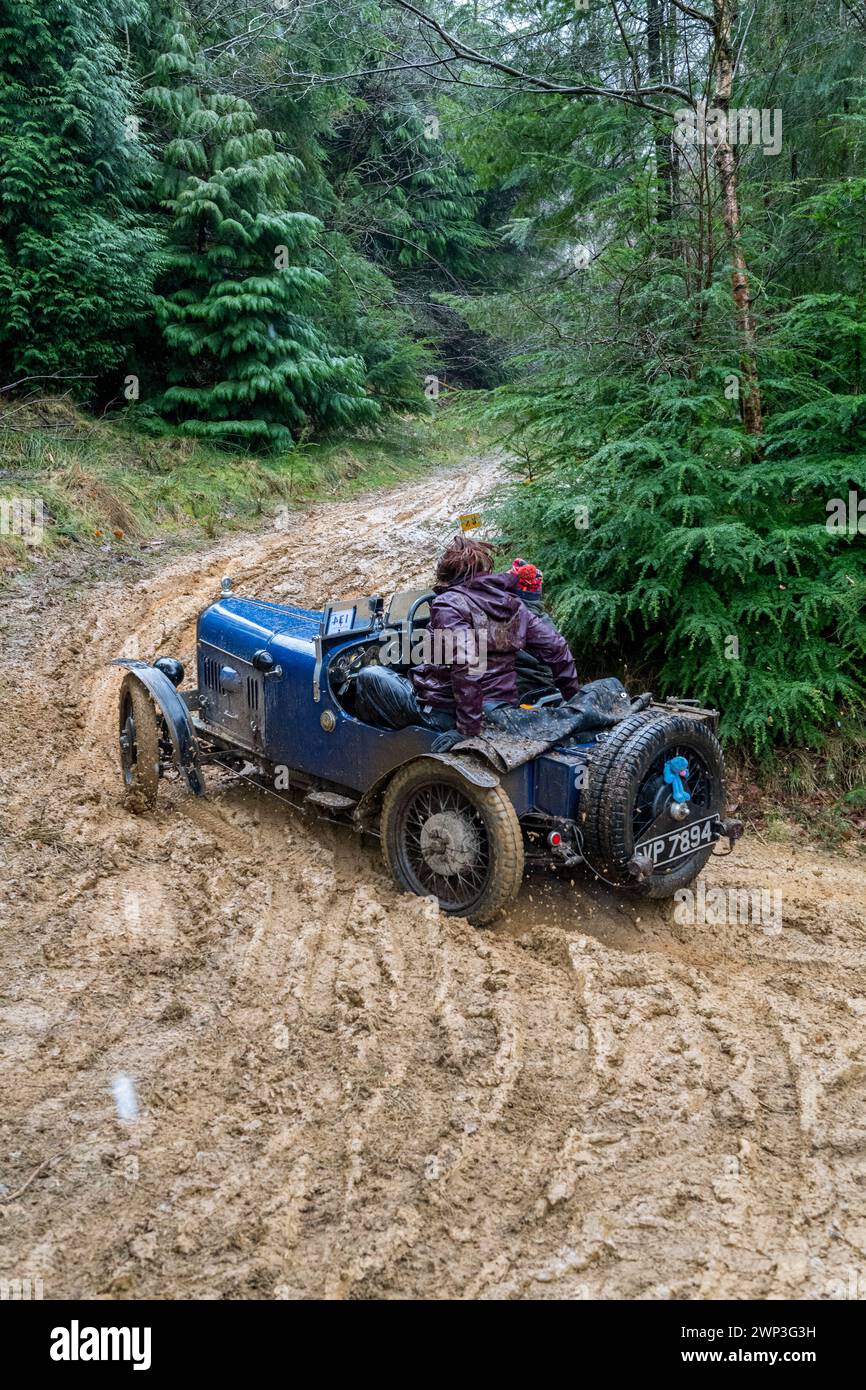 Les membres du Vintage Sports car Club (C.S.C.) qui participent aux essais annuels de John Harris Hill pour les voitures fabriquées avant W.W.2. Banque D'Images