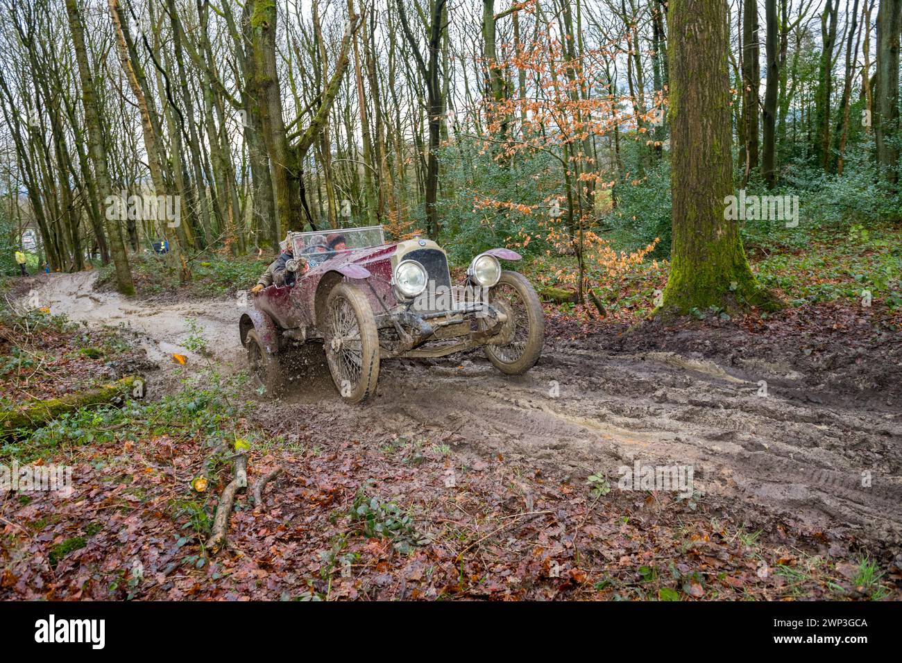 Les membres du Vintage Sports car Club (C.S.C.) qui participent aux essais annuels de John Harris Hill pour les voitures fabriquées avant W.W.2. Banque D'Images