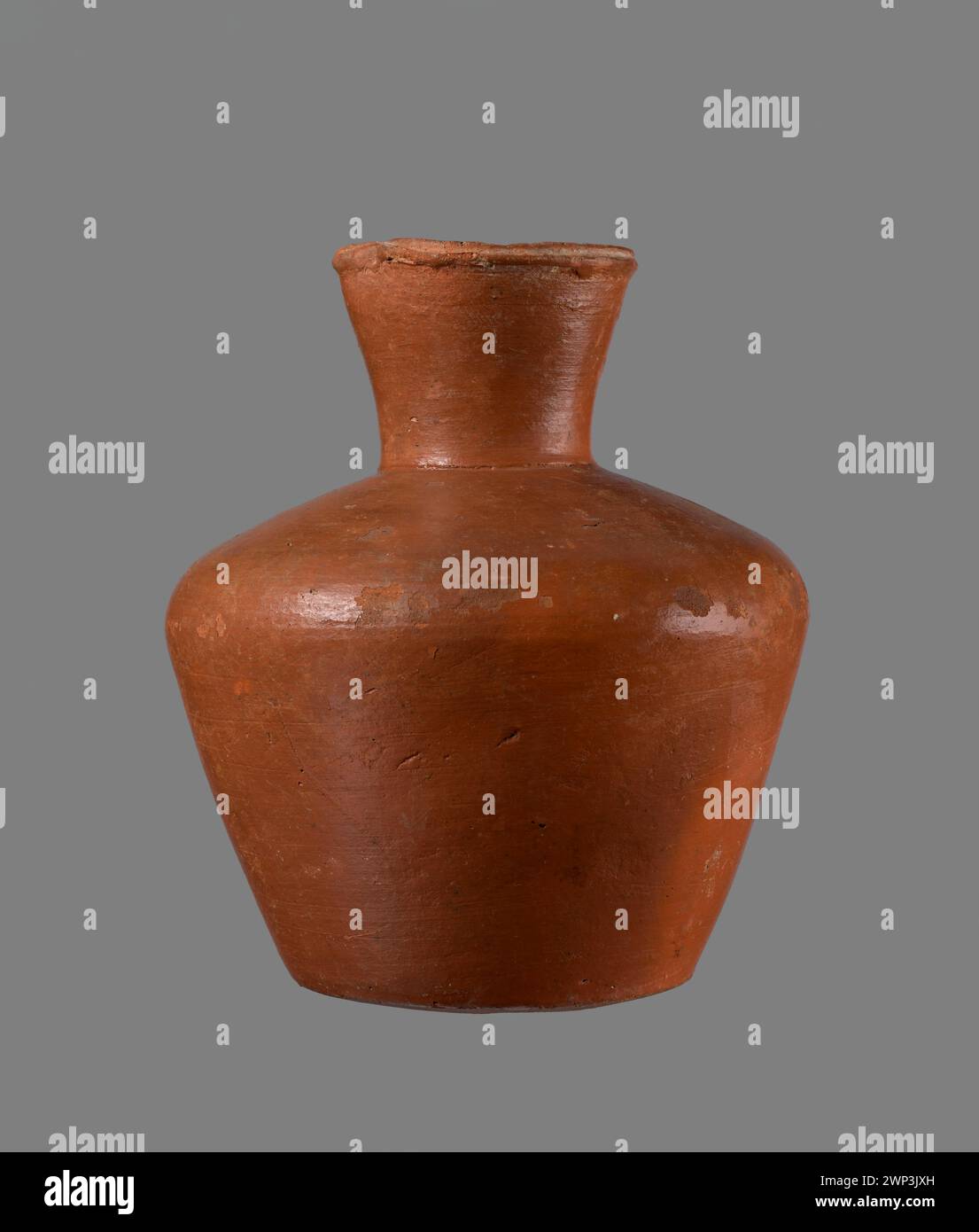 Ce pichet de l'ancien Royaume d'Égypte (2686–2181 av. J.-C.) illustre le savoir-faire artisanal et le design utilitaire de cette période. Banque D'Images