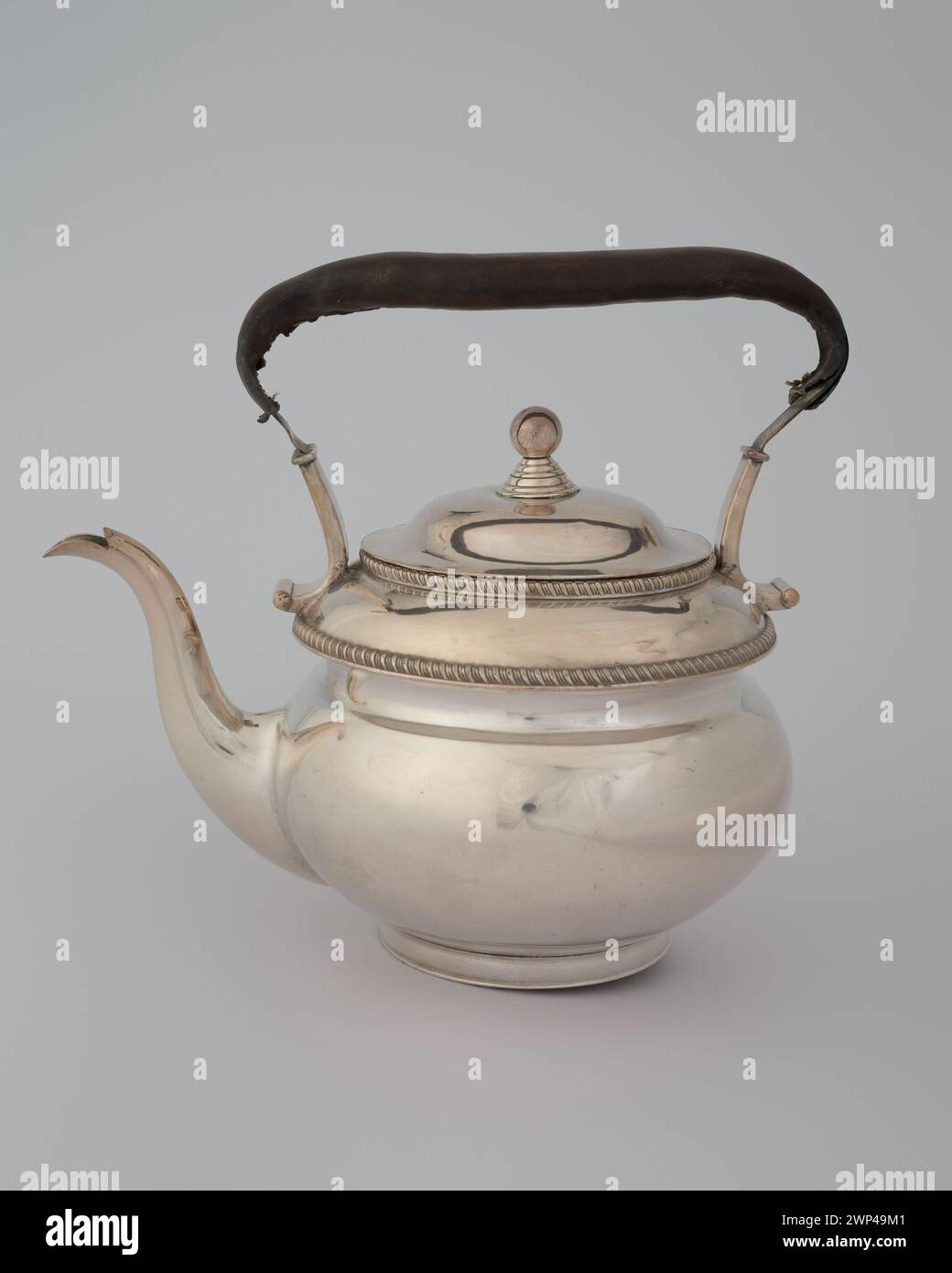 Une bouilloire du XIXe siècle, montrant le travail en métal, le design et l'objet ménager fonctionnel des années 1800 Banque D'Images