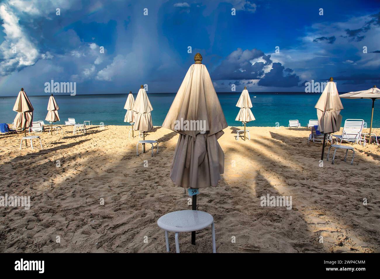 Scène tôt le matin sur une plage des Caraïbes Banque D'Images
