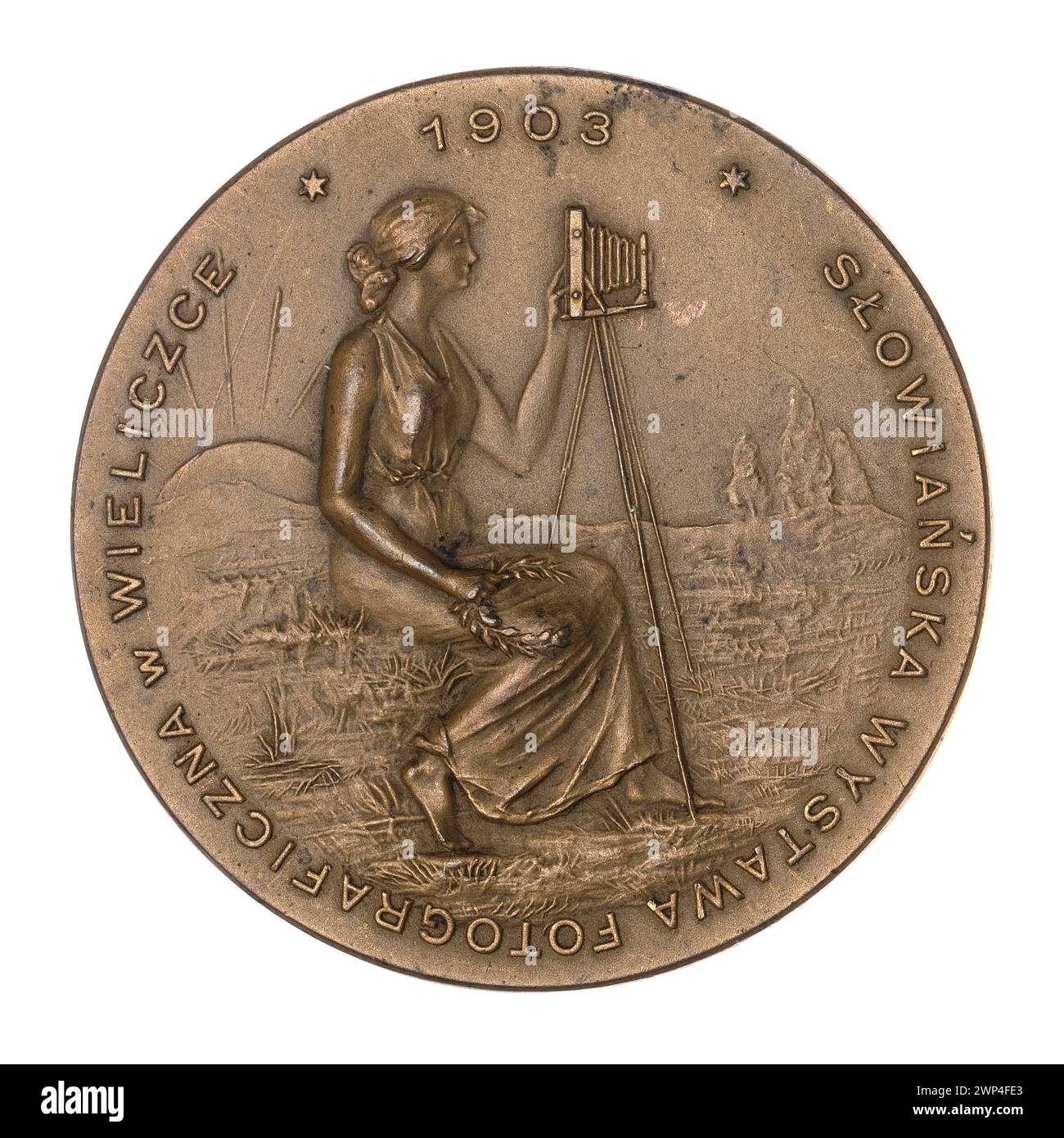 Cette exposition photographique de 1903 à Wieliczka présente des portraits de personnages féminins et des éléments botaniques, conçus dans le style sécession. Banque D'Images
