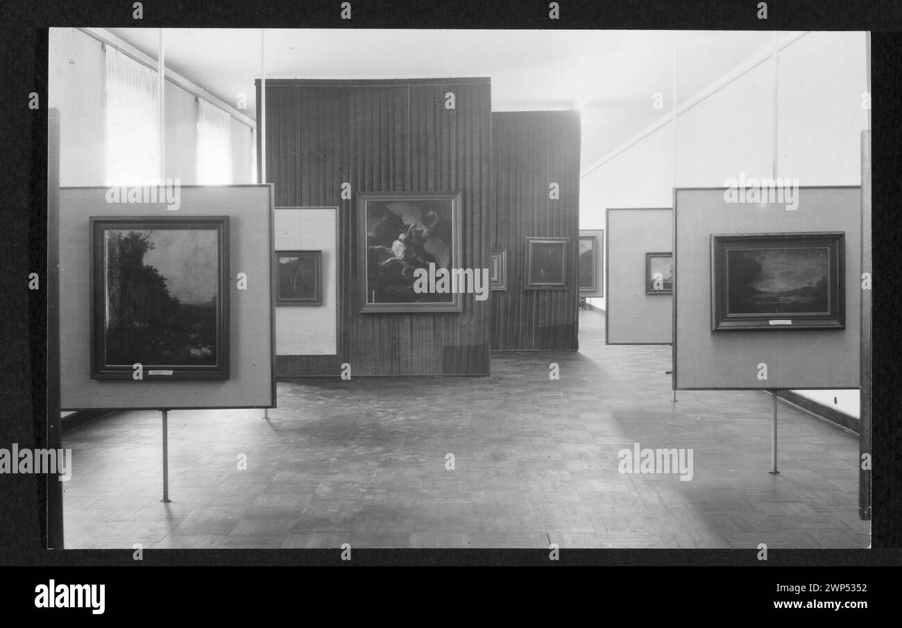 Salle du Musée national de Varsovie, galerie de peinture étrangère montrant des peintures de nuit de l’école européenne, arrangée par Zamecznik en octobre 1952 et organisée par Henryk Romanowski. Banque D'Images