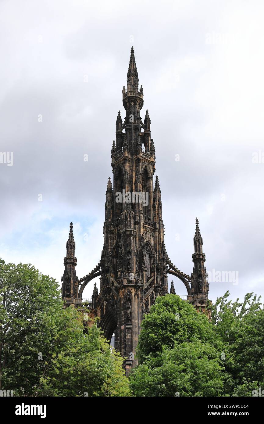 Une vue du Scott Monument situé dans Princes Street Gardens, Édimbourg. Le monument est dédié à l'auteur écossais Sir Walter Scott. Banque D'Images