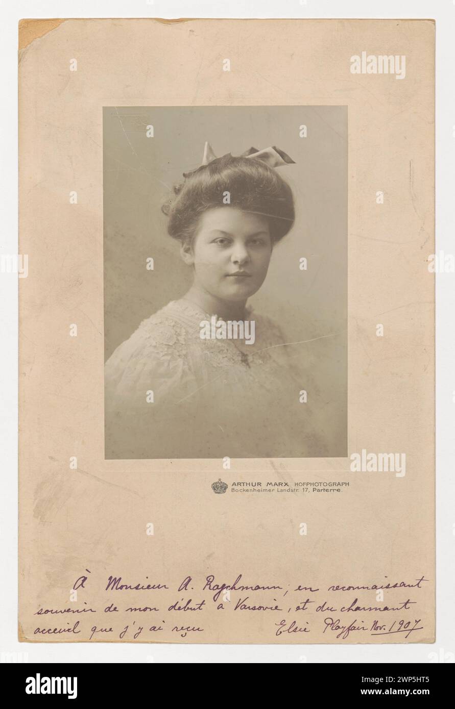 1907 portrait de buste de la violoniste australienne Elsie Playfair, montrant le contexte musical, la dédicace à Aleksander Rajchman, et des portraits de performance féminine. Banque D'Images