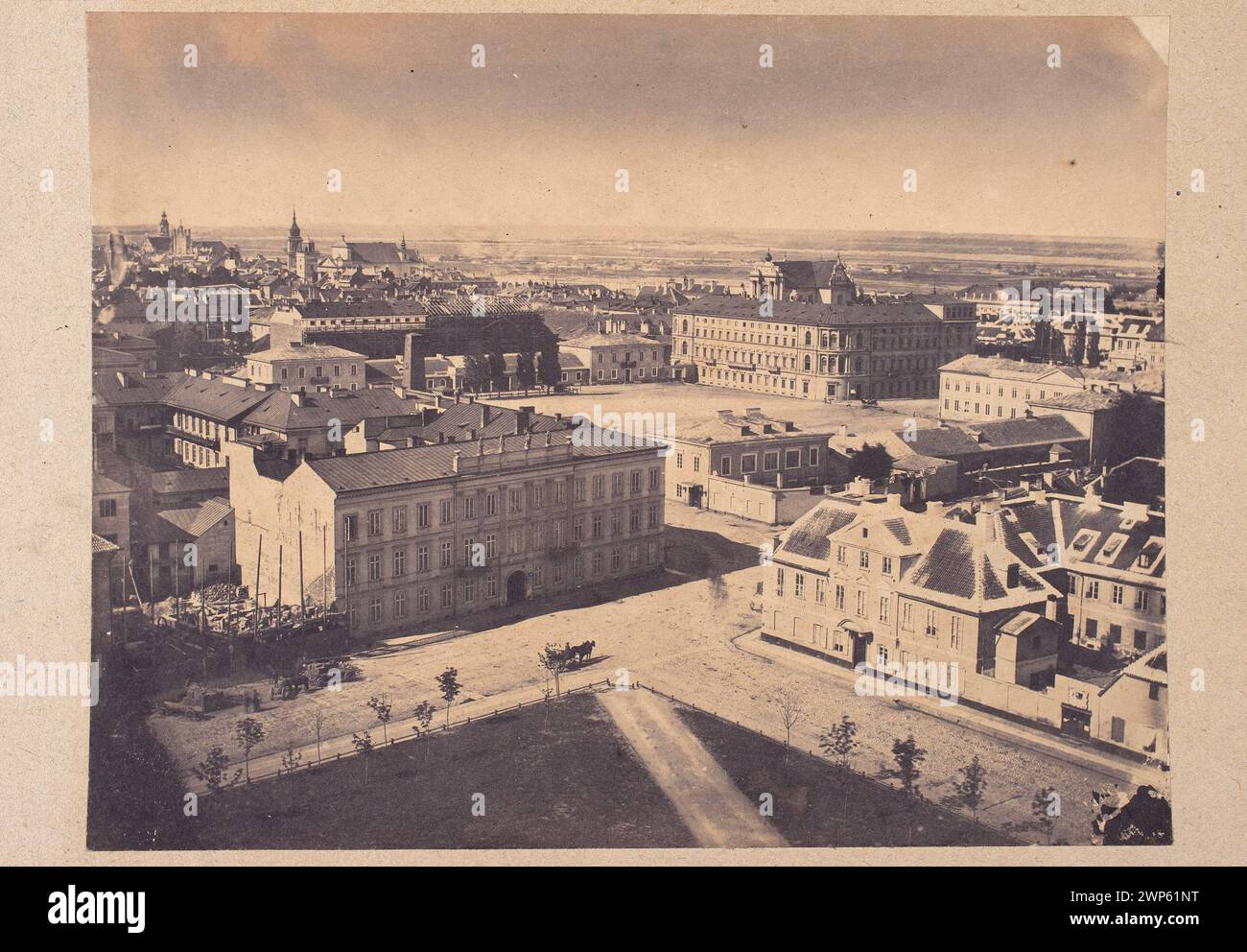 Varsovie. Vue depuis le phare de l'évangélique-Augsbourg de la Trinité vers le crique de Królewska et Mazowiecka, Saskiego Square et Kraków Przedmia. Un fragment du panorama ; Beyer, Karol (1818-1877) ; 1858 (1858-00-00-1858-00-00) ; Hotel European (Varsovie), Królewska (Varsovie - rue), Mazowiecka (Varsovie - rue), Méyet, Léopold (1850-1912), Méyet, Léopold (1850-1912) - collection, art de la photographie (Varsovie - exposition - 1990), Varsovie (panorivoïvodie masovie), Dar (provenance), place Saski document de Testament (provenance), photosensible (Varsovie - exposi Banque D'Images