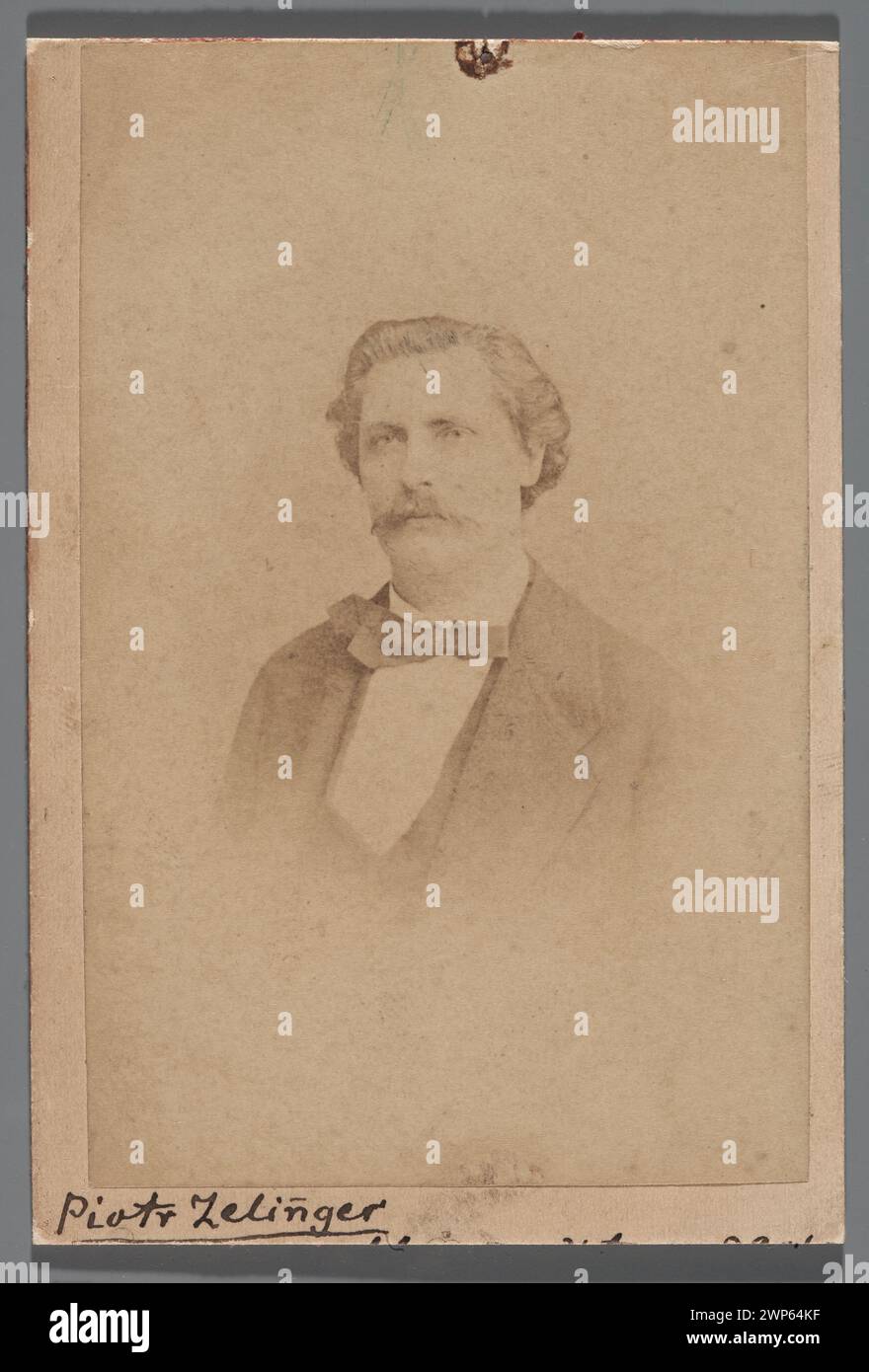 Portrait de buste de l'acteur Piotr Selinger (Zelinger) vers 1885, une partie de la collection de Rajchman, photographiée comme une carte de visite. Banque D'Images