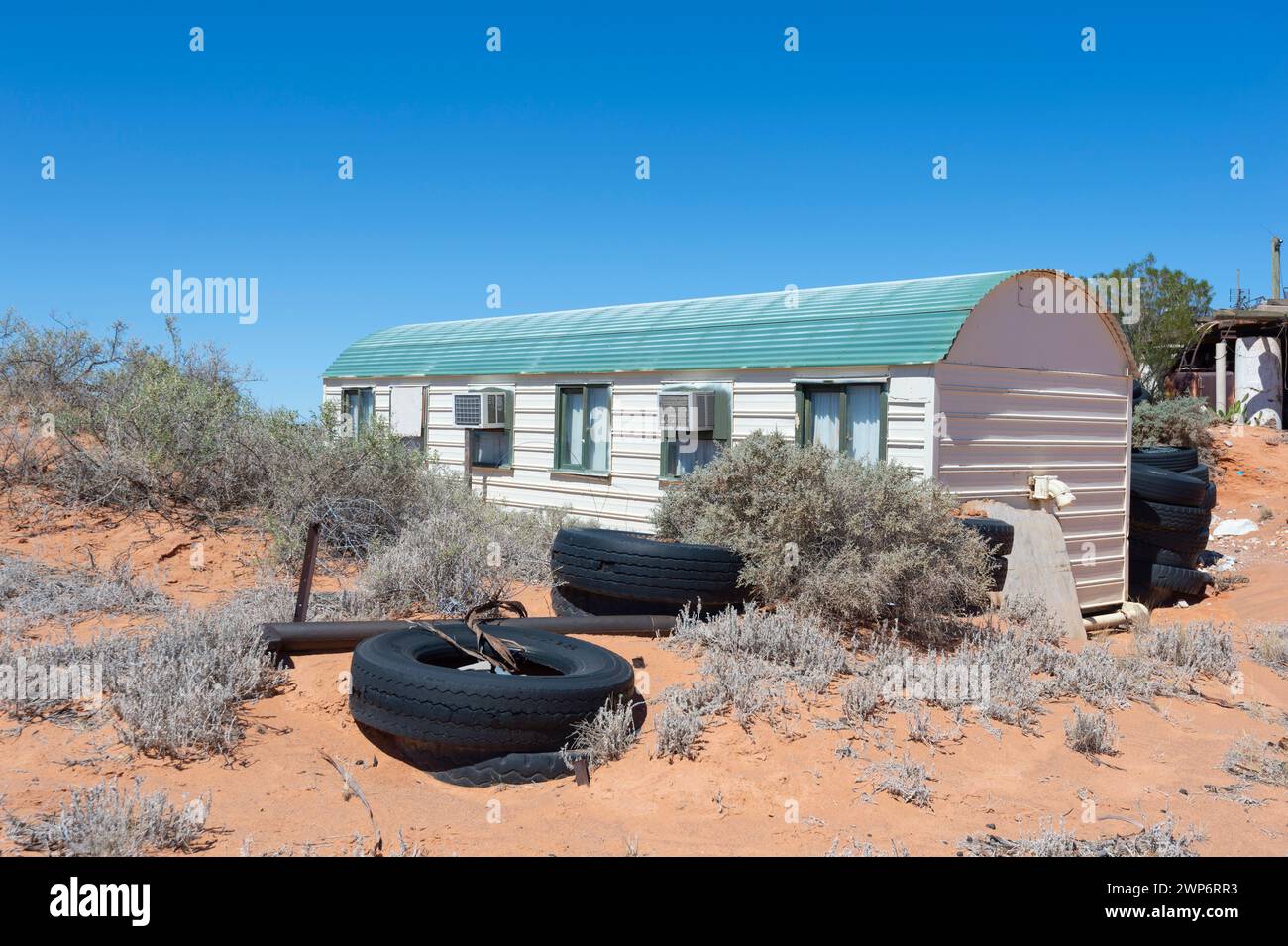 Vue d'un donga dans l'Outback australien le long du Strzelecki Track, Australie méridionale, Australie méridionale, Australie méridionale Banque D'Images