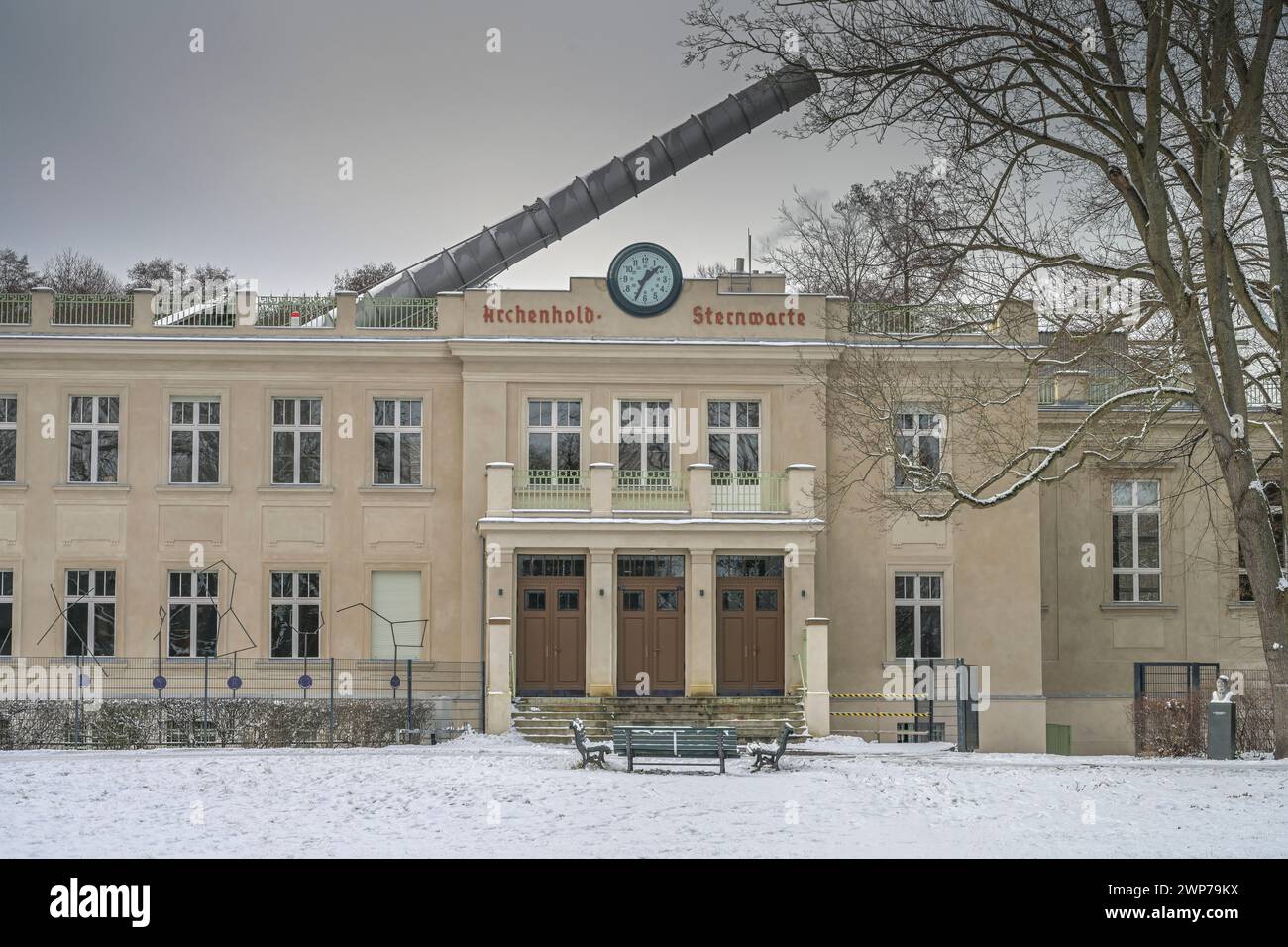 Archenhold Sternwarte im Winter, Alt-Treptow, Treptower Park, Treptow, Treptow-Köpenick, Berlin, Deutschland Banque D'Images