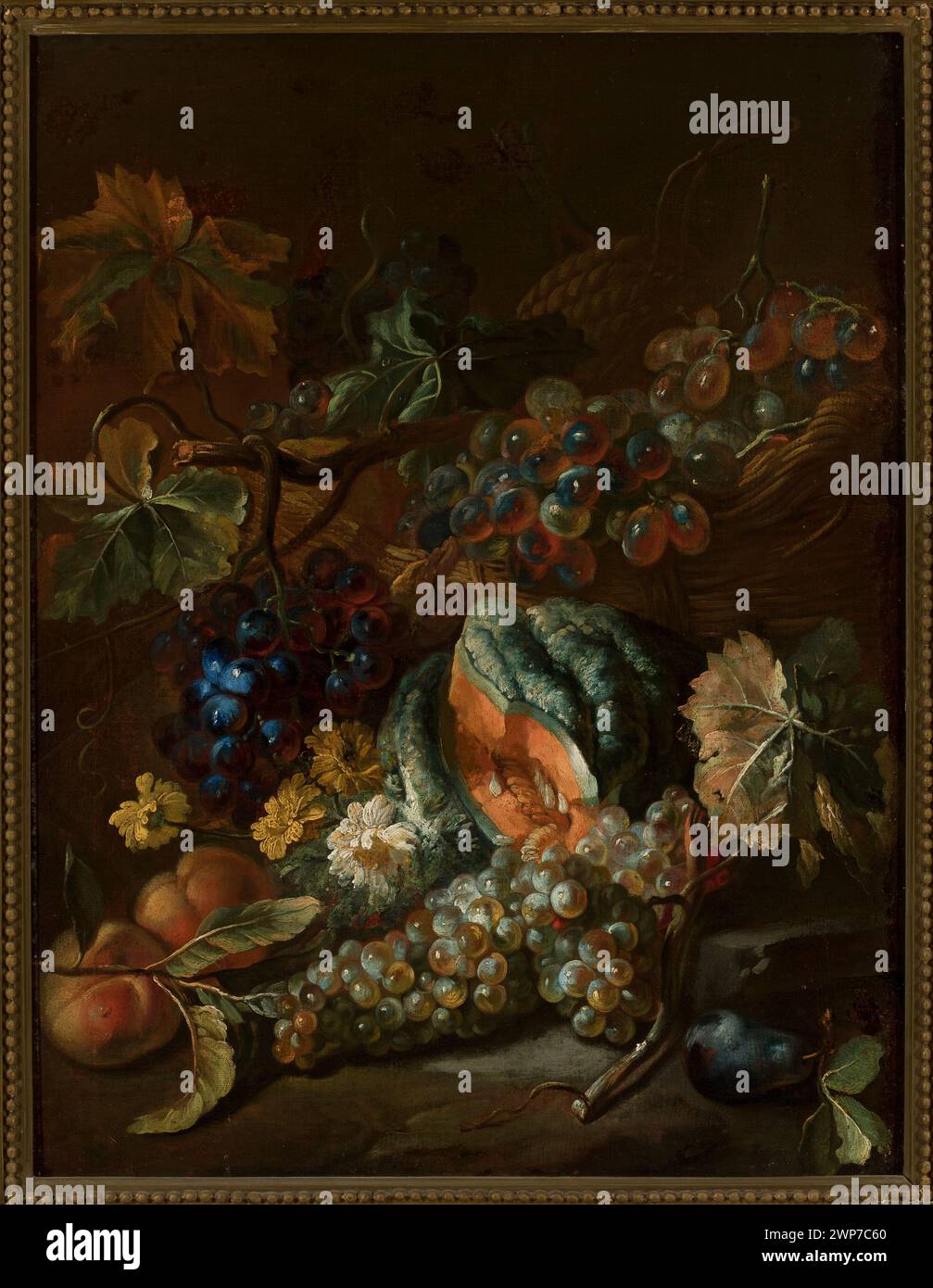 Cette nature morte du XVIIe siècle de Michele Pace del Campidoglio combine fleurs et fruits, illustrant la peinture italienne et les traditions de nature morte florales-fruits. Banque D'Images