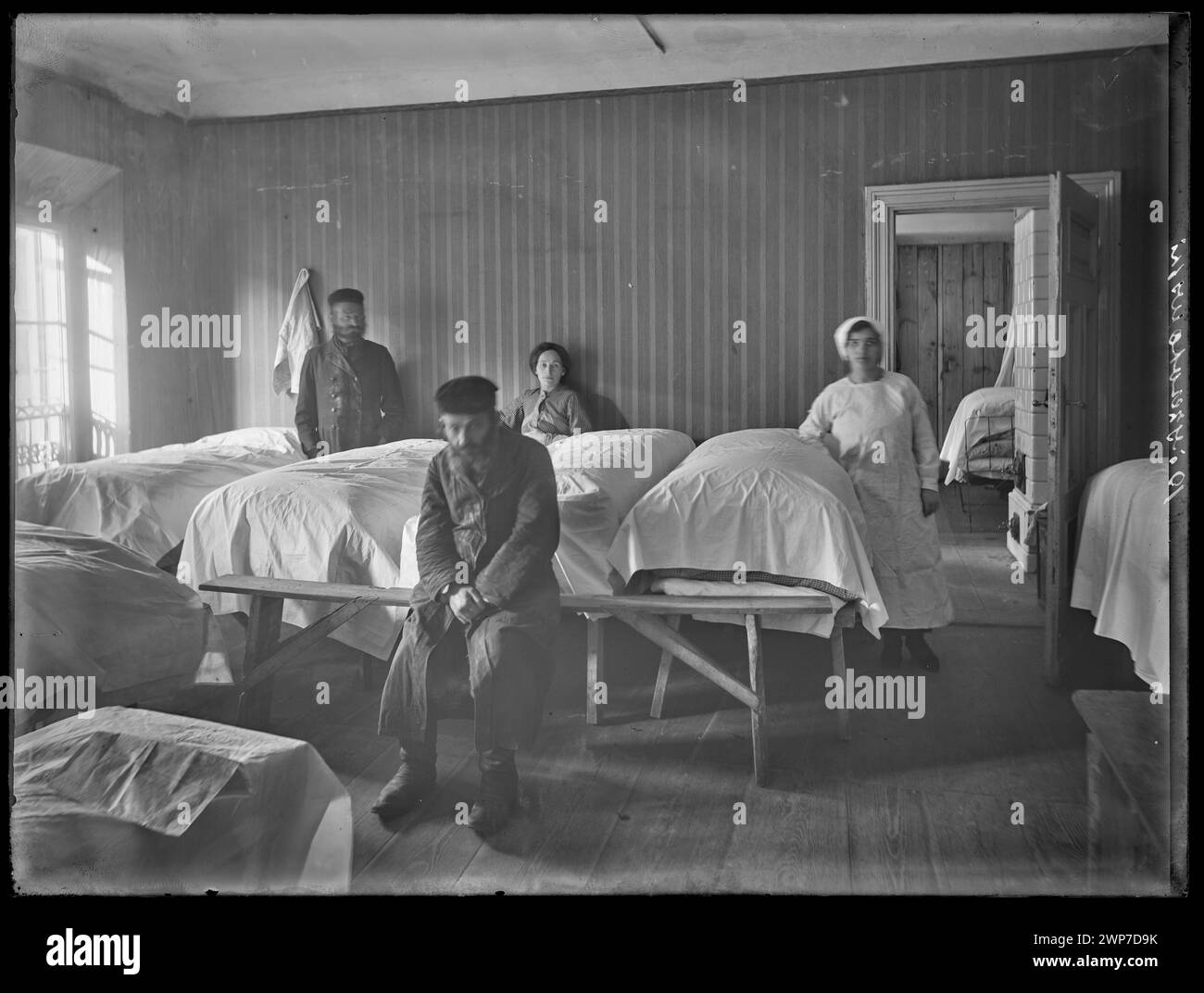 Auberge n ° 76 géré par le Comité des citoyens de Varsovie en 1915 à ul. Teintures 16, fournissant un abri temporaire et de l'aide aux résidents sans abri. Banque D'Images