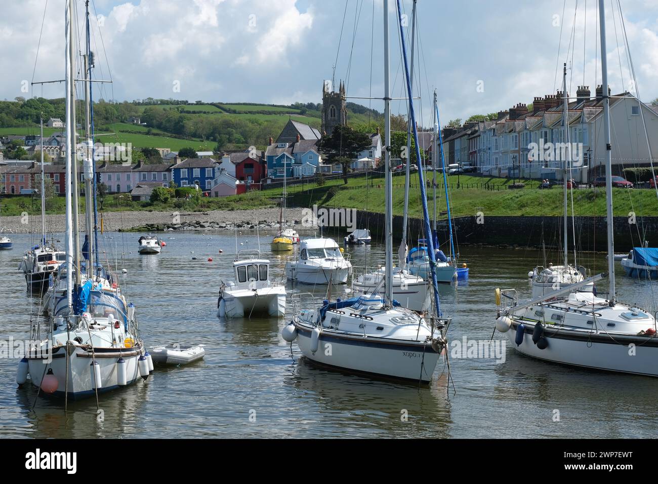 Port d'Aberaeon avant la construction des nouvelles défenses contre les inondations. Banque D'Images