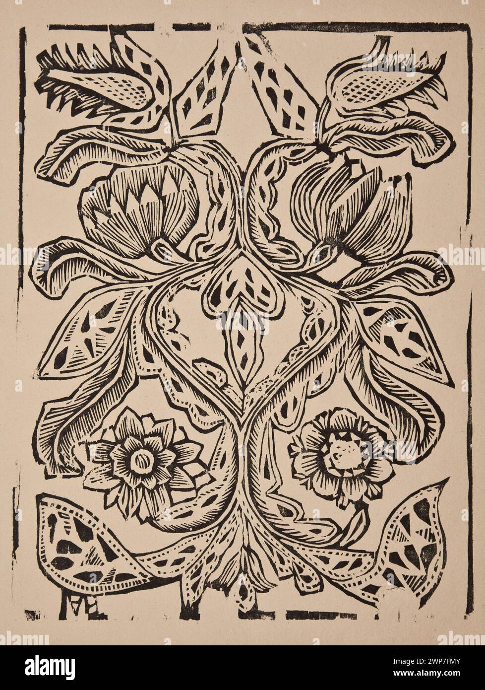 Un tirage de 1921 de Zygmunt Azarski montrant des fleurs stylisées de la série Kośnna, qui fait partie d'une collection de gravures sur bois folkloriques documentant des motifs décoratifs de l'époque. Banque D'Images