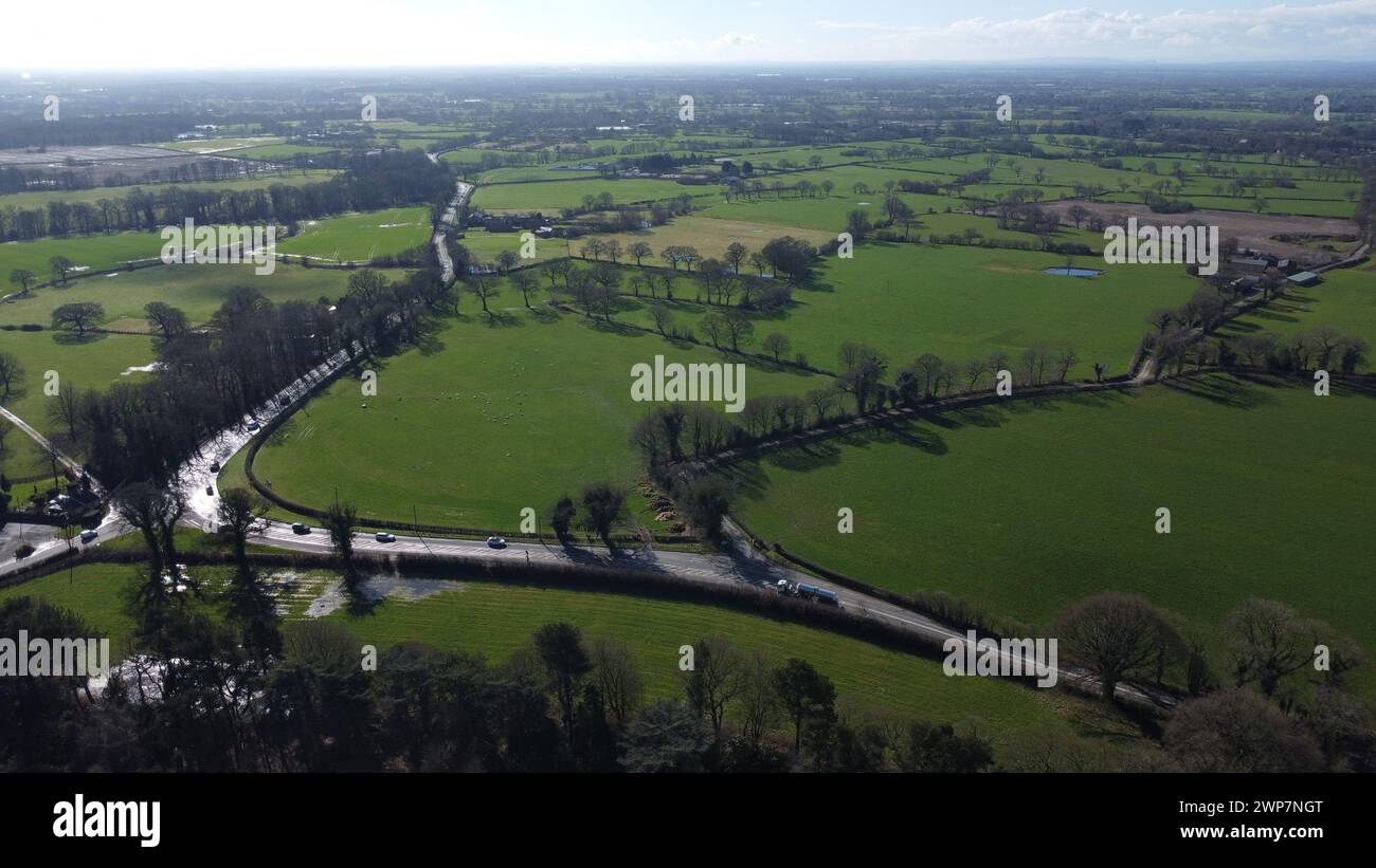 Vue aérienne d'une intersection dans une zone agricole rurale Banque D'Images
